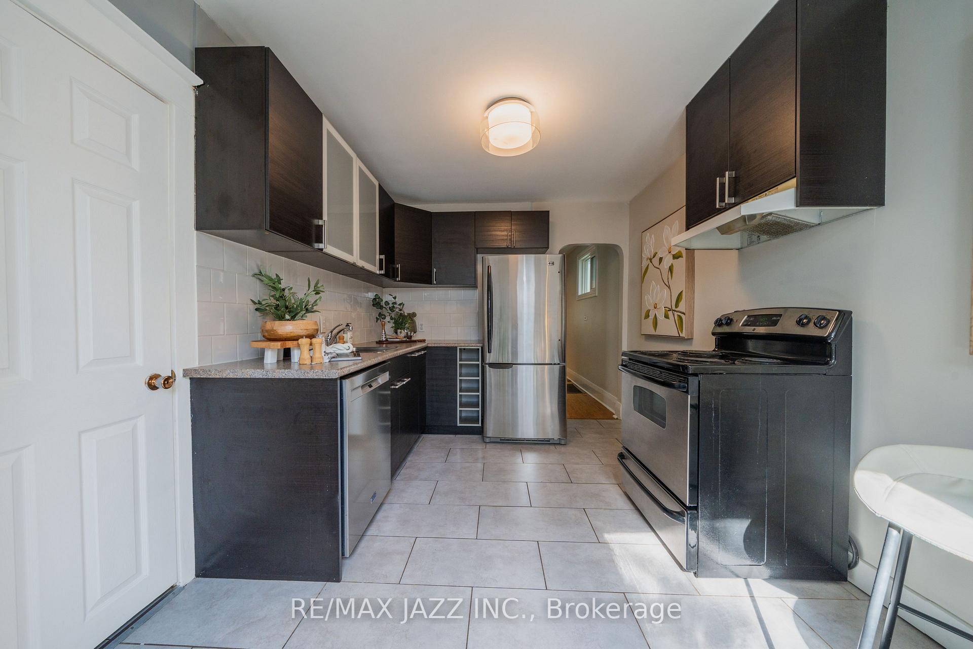Photo 13 of 705 Mortimer Avenue, Toronto, Danforth Village-East York — HOMEH