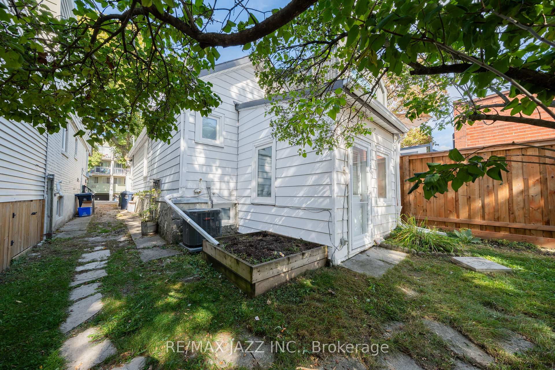 Photo 23 of 705 Mortimer Avenue, Toronto, Danforth Village-East York — HOMEH