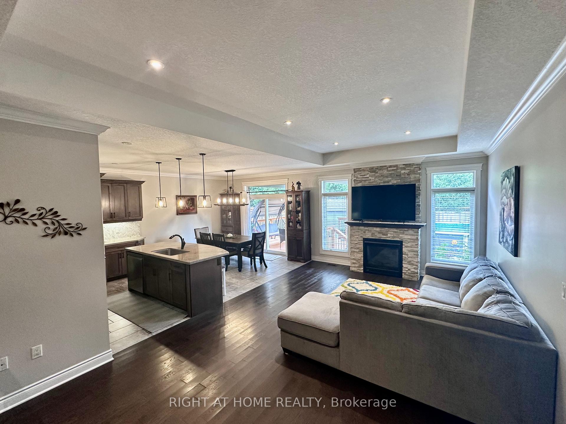 Photo 2 of 1 Drake Court, Strathroy-Caradoc, SW — HOMEH