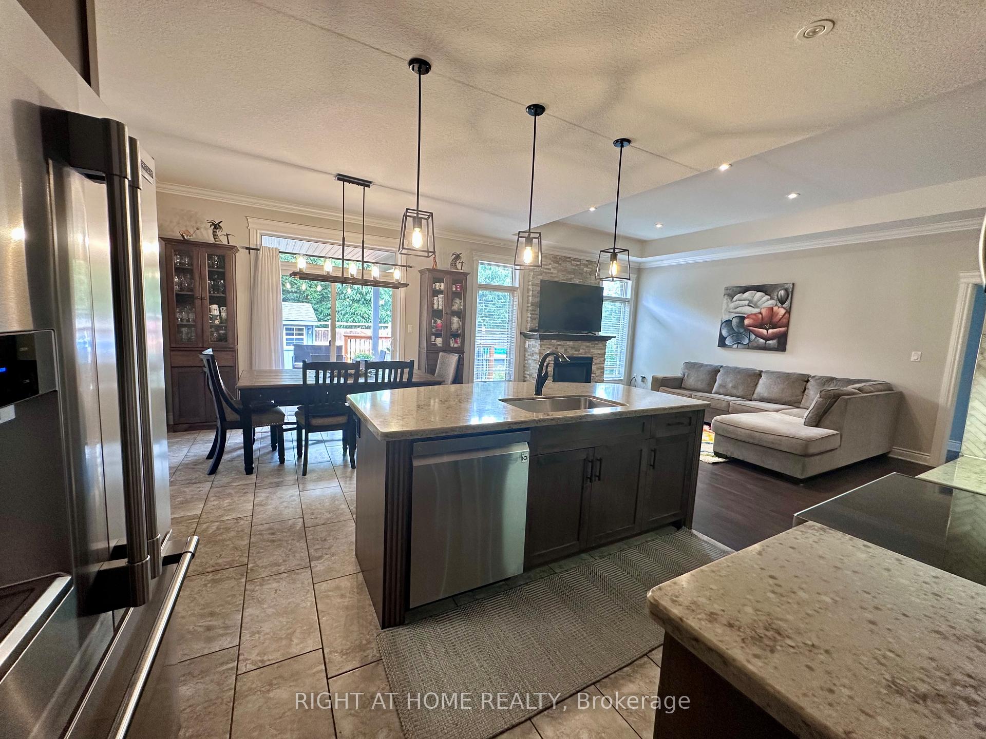 Photo 7 of 1 Drake Court, Strathroy-Caradoc, SW — HOMEH