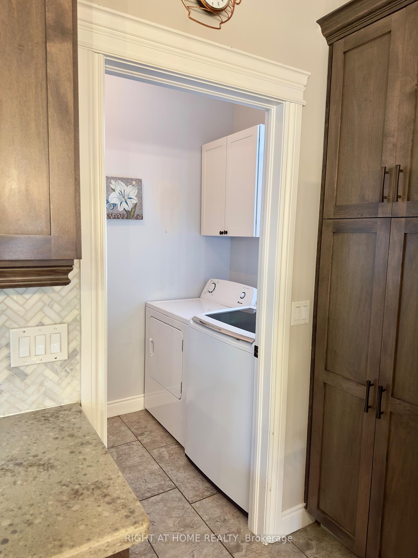 Photo 9 of 1 Drake Court, Strathroy-Caradoc, SW — HOMEH