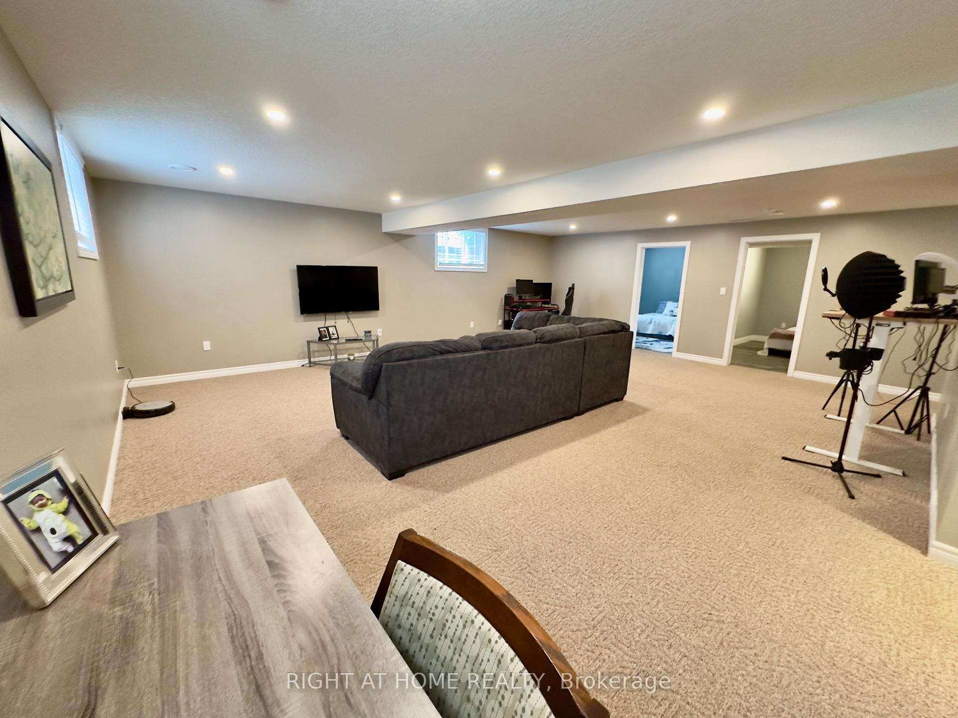 Photo 21 of 1 Drake Court, Strathroy-Caradoc, SW — HOMEH