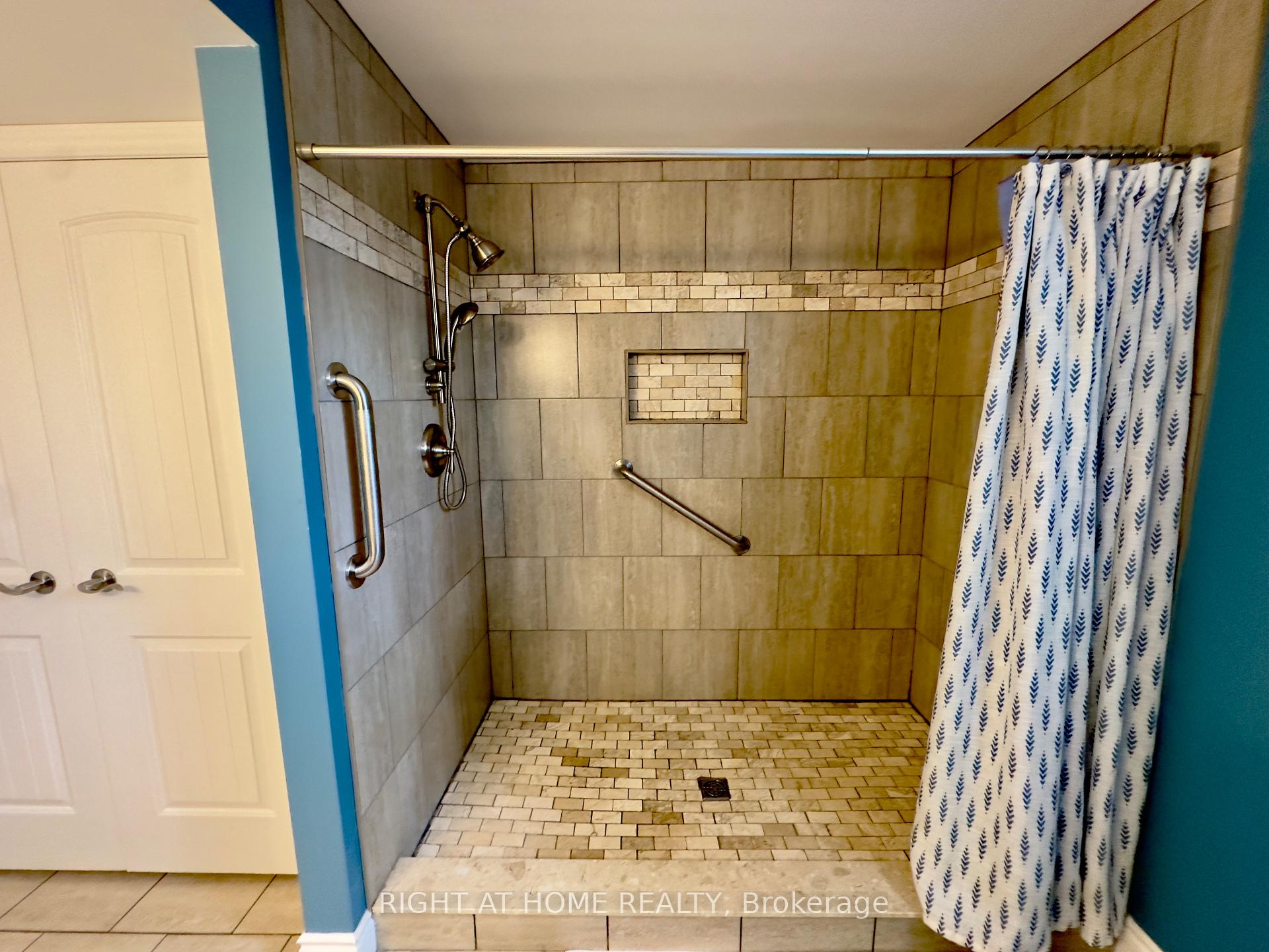 Photo 32 of 1 Drake Court, Strathroy-Caradoc, SW — HOMEH
