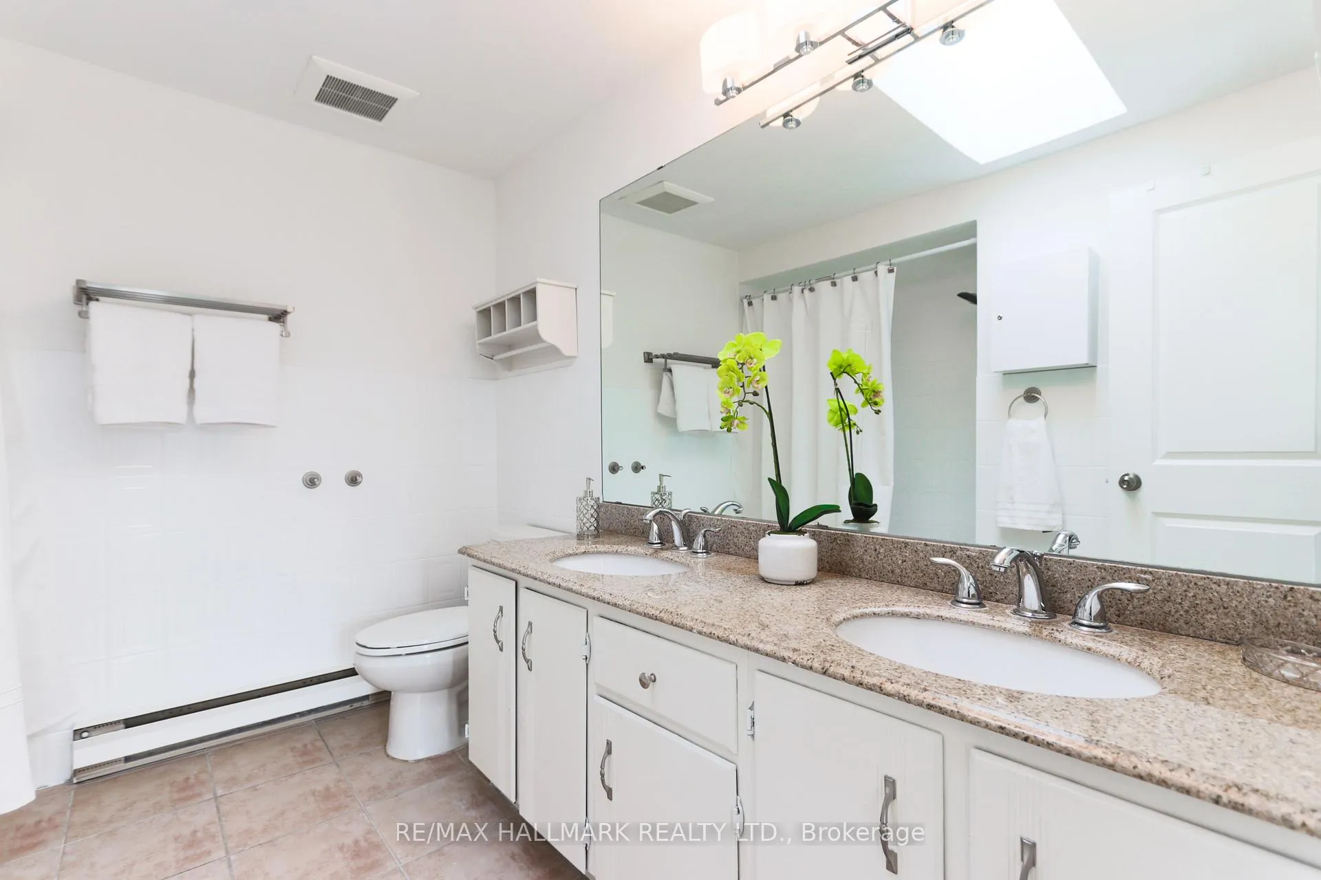 Photo 23 of 451 Broadview Avenue, Toronto, North Riverdale — HOMEH