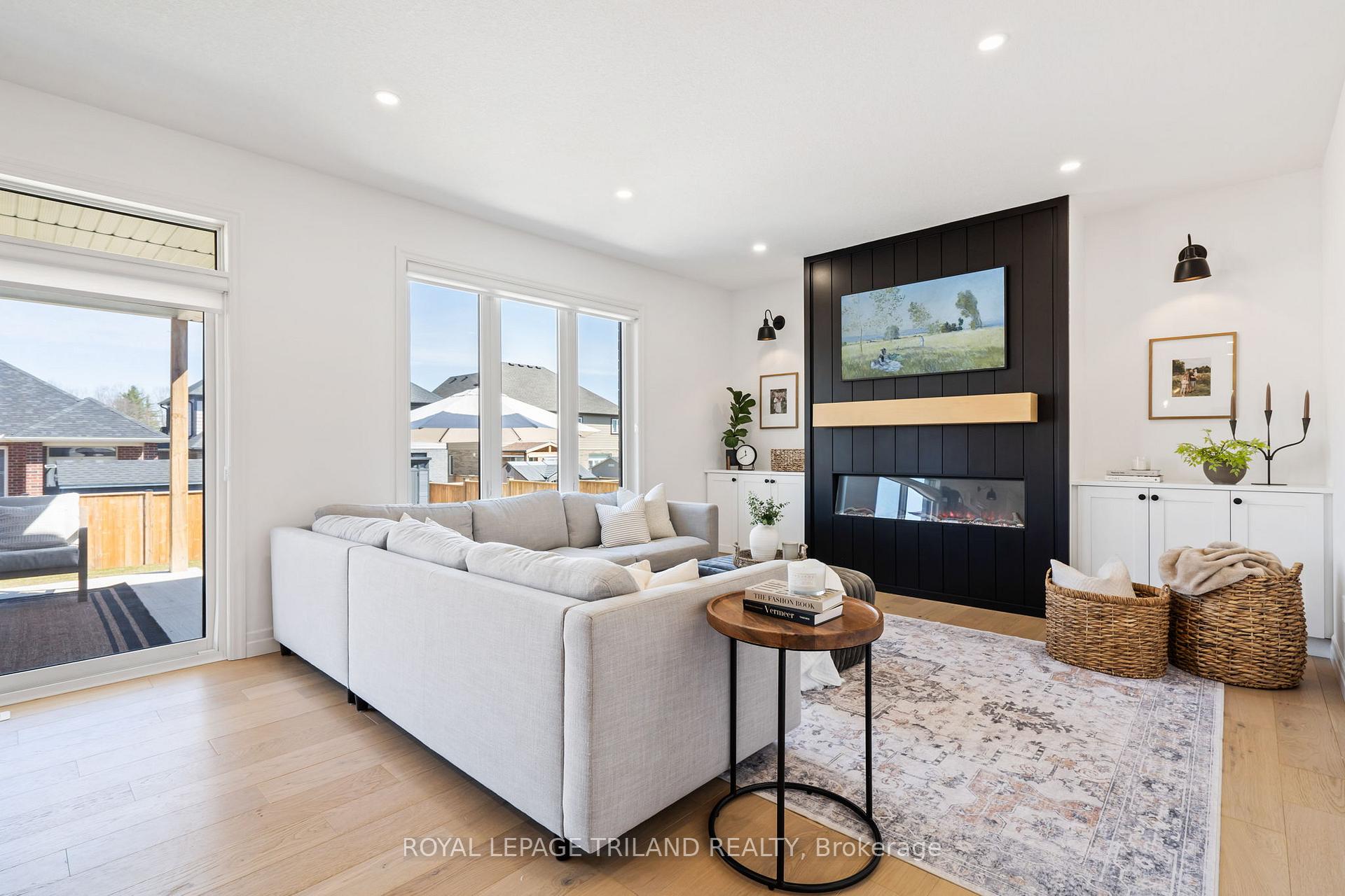 Photo 6 of 28 Hazelwood Passage, Thames Centre, Dorchester — HOMEH
