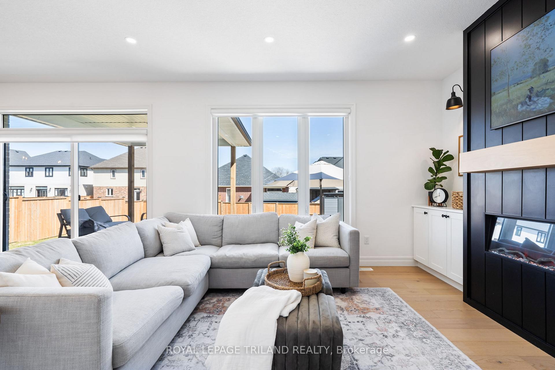 Photo 8 of 28 Hazelwood Passage, Thames Centre, Dorchester — HOMEH