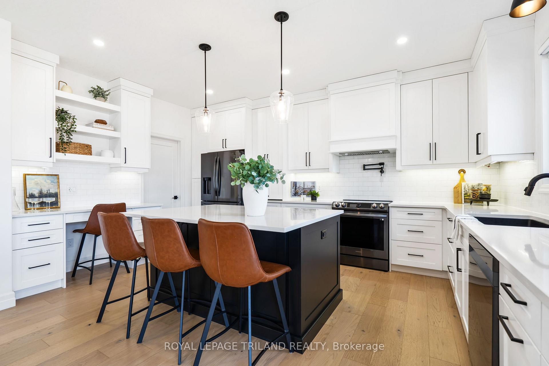 Photo 16 of 28 Hazelwood Passage, Thames Centre, Dorchester — HOMEH