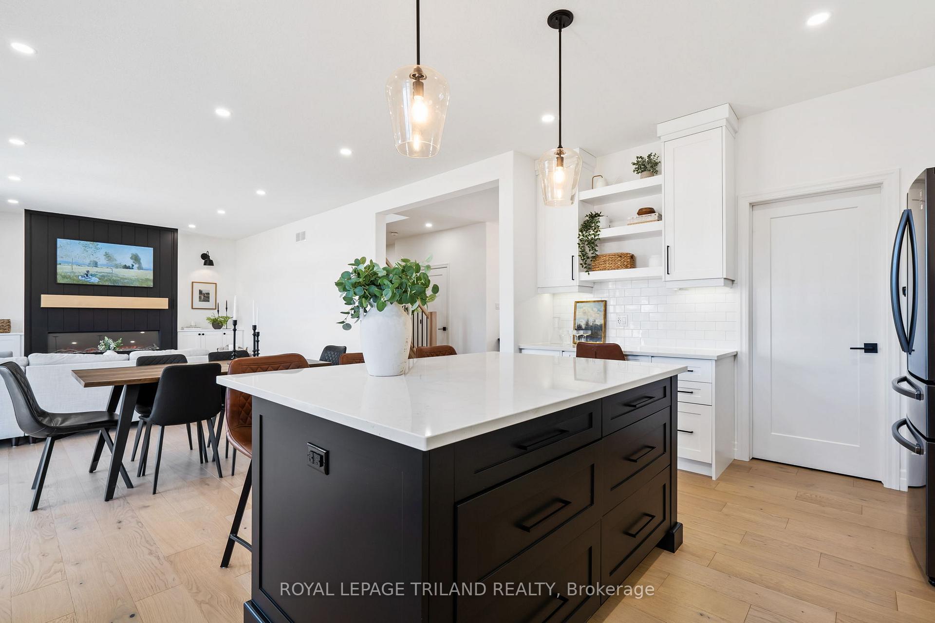 Photo 18 of 28 Hazelwood Passage, Thames Centre, Dorchester — HOMEH