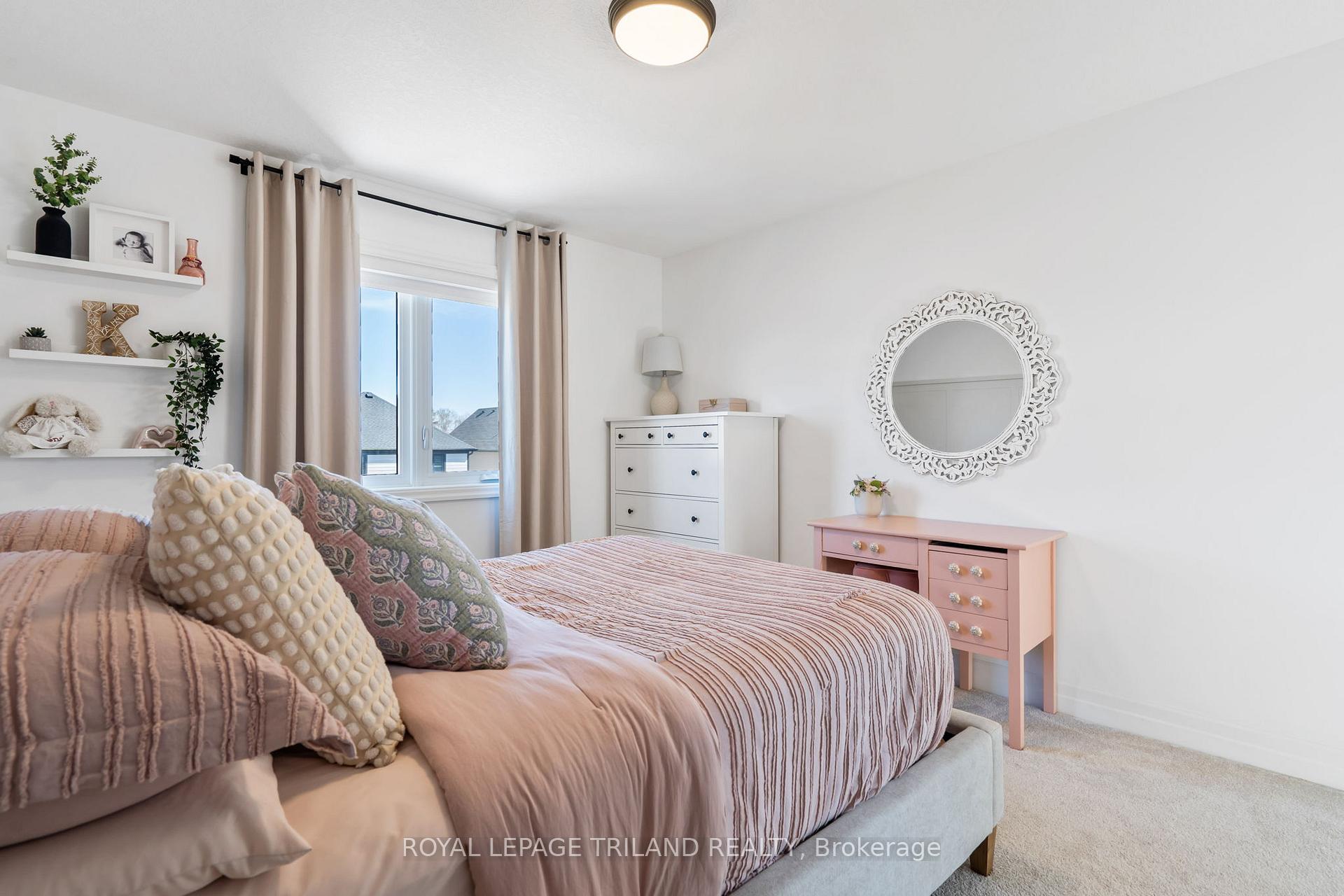 Photo 34 of 28 Hazelwood Passage, Thames Centre, Dorchester — HOMEH