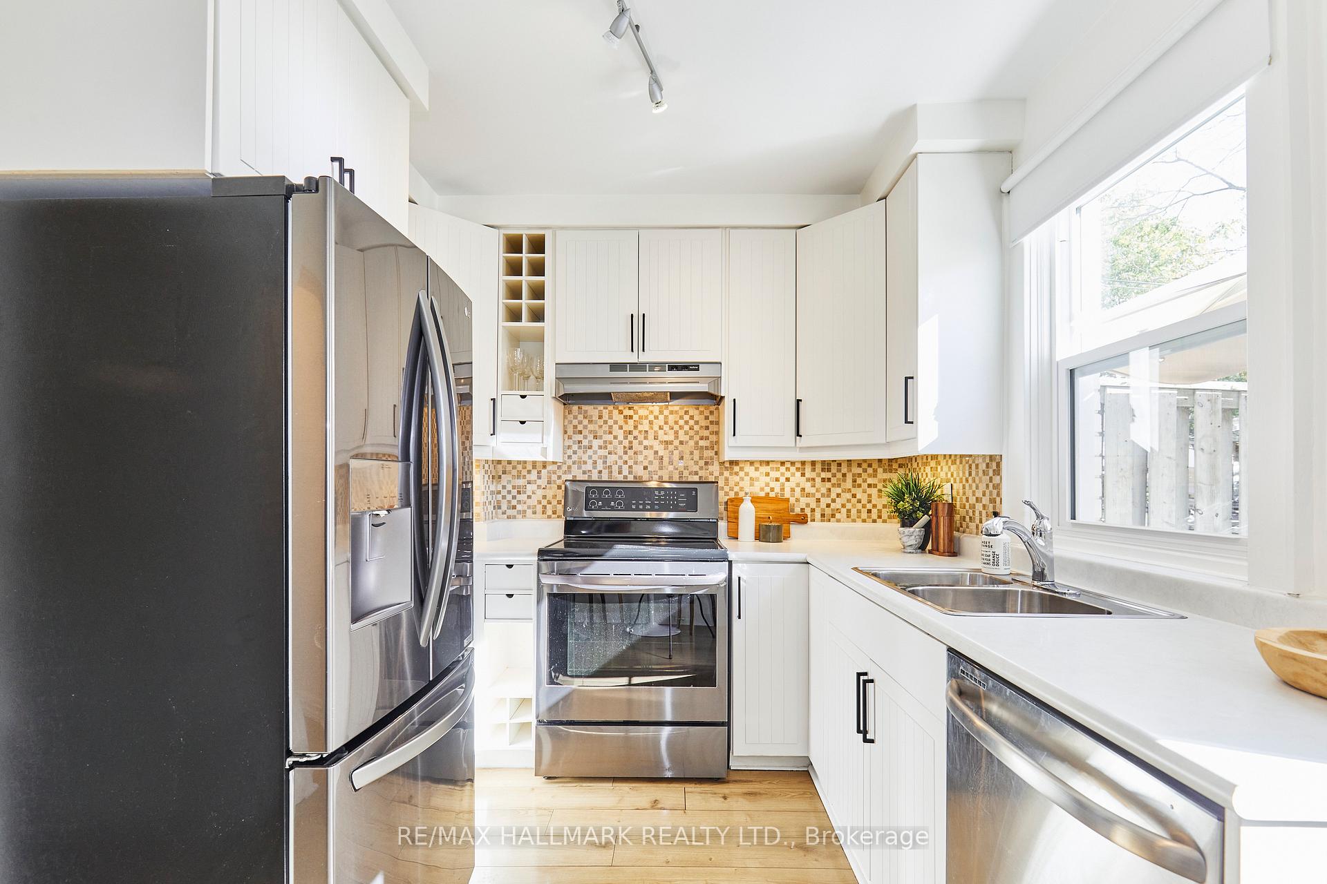 Photo 10 of 397 Sammon Avenue, Toronto, Danforth Village-East York — HOMEH