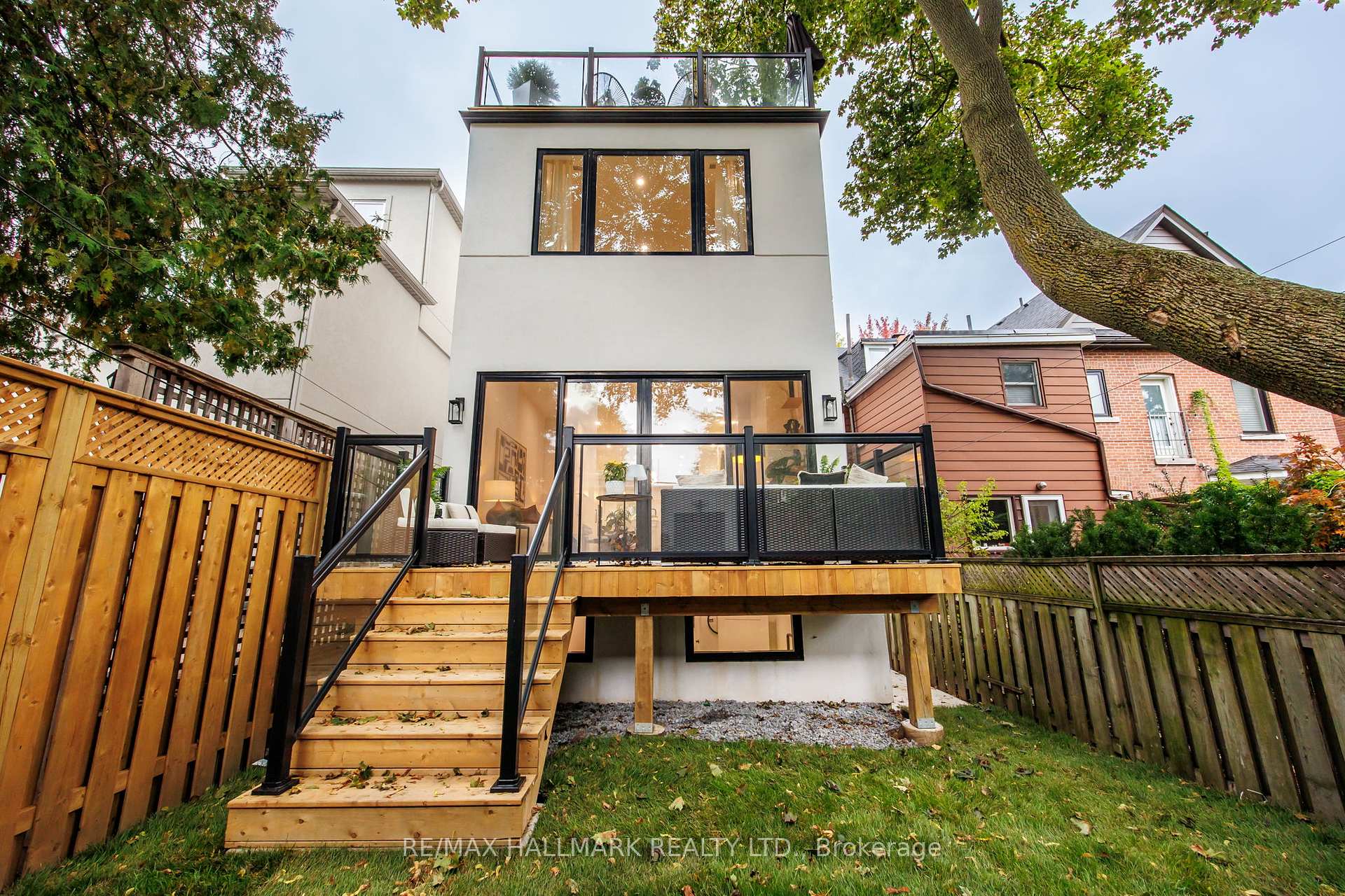 Photo 37 of 98 Hogarth Avenue, Toronto, North Riverdale — HOMEH
