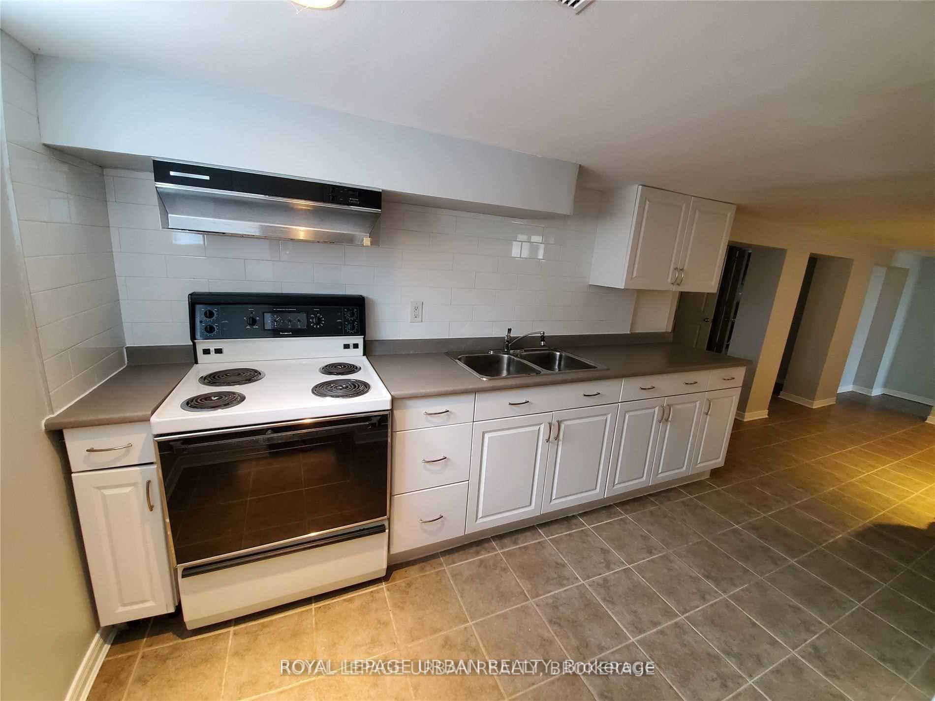 Photo 2 of 130 Yardley Avenue, Toronto, O'Connor-Parkview — HOMEH