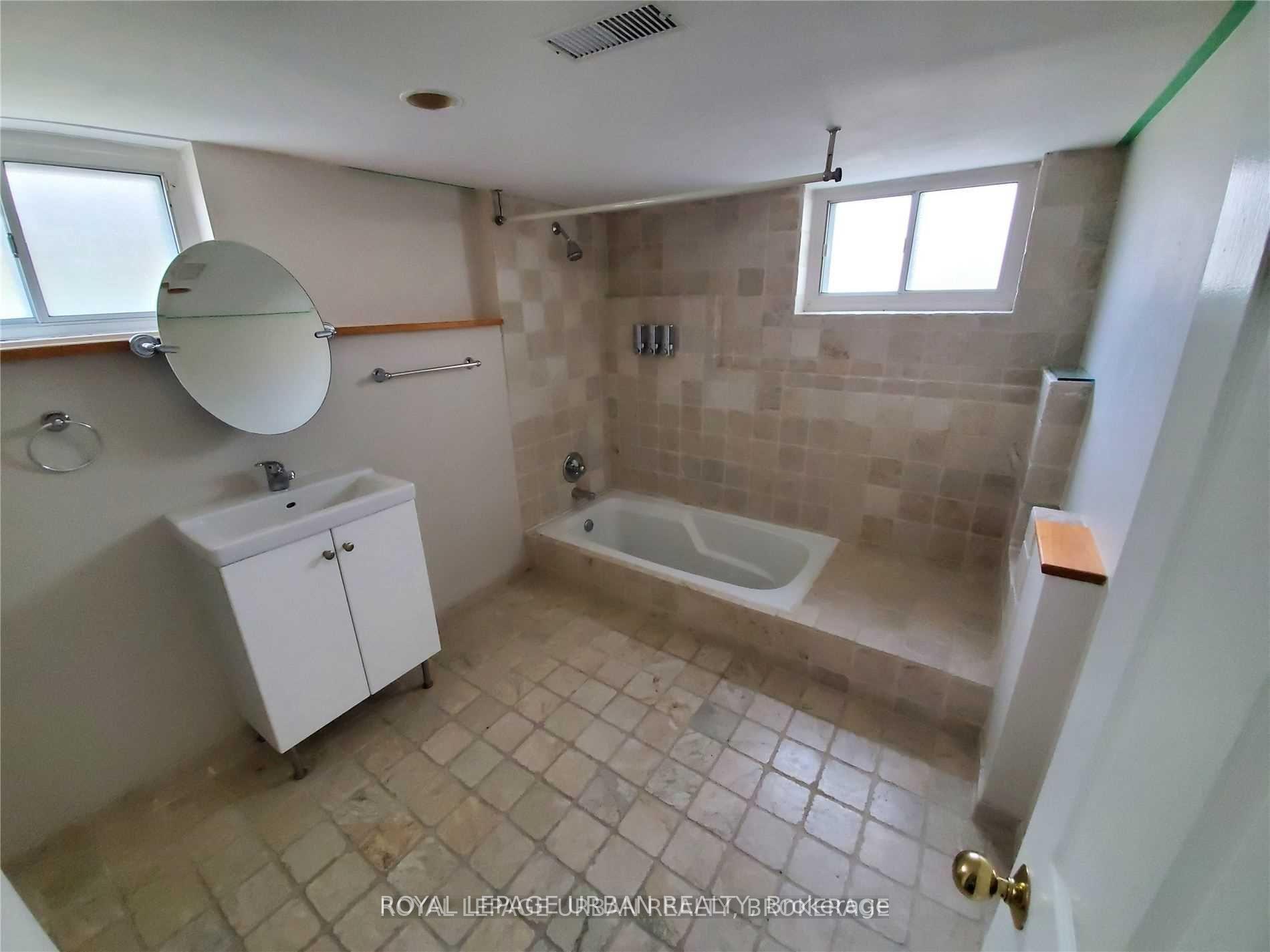 Photo 5 of 130 Yardley Avenue, Toronto, O'Connor-Parkview — HOMEH