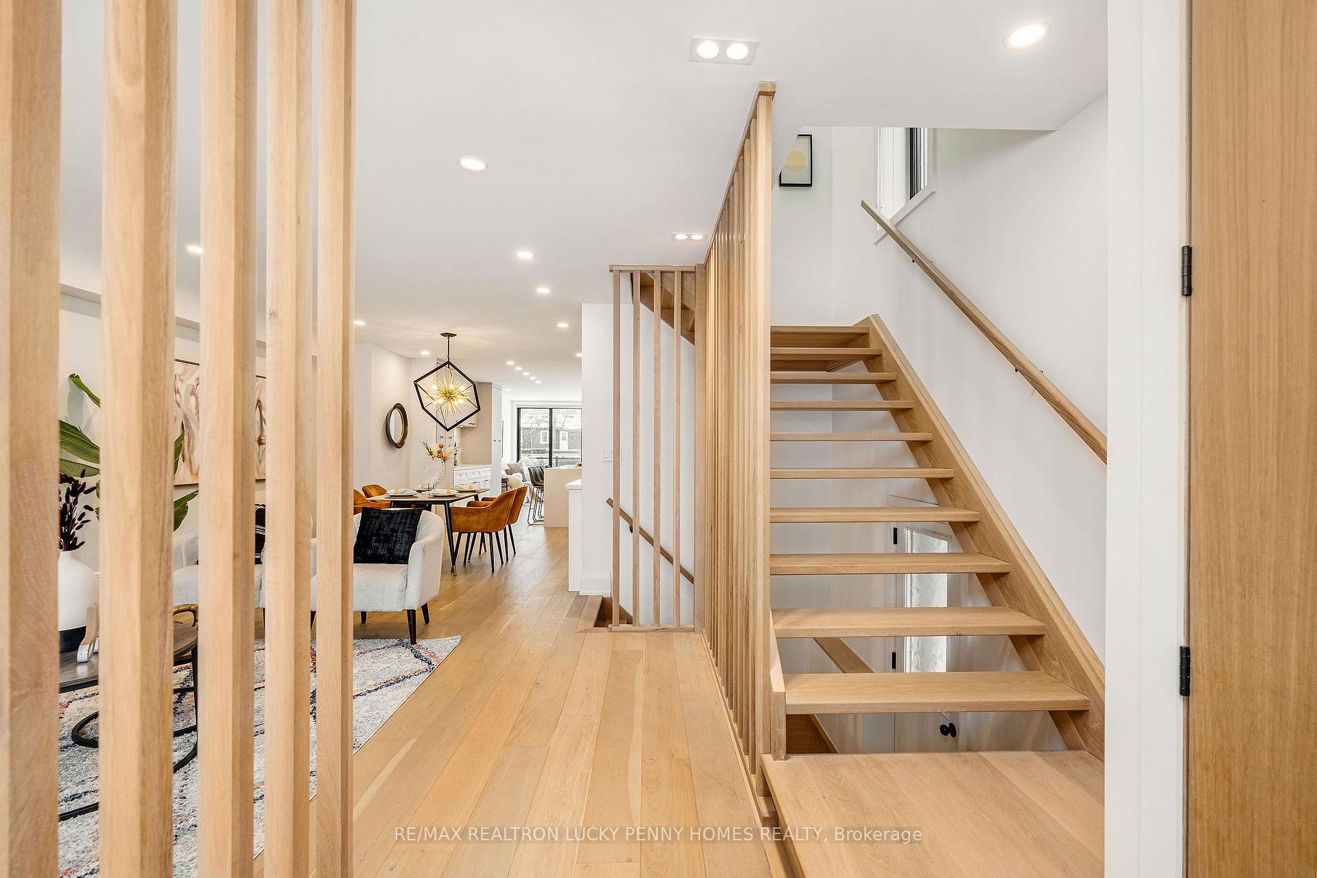 Photo 4 of 447 Soudan Avenue, Toronto, Mount Pleasant East — HOMEH