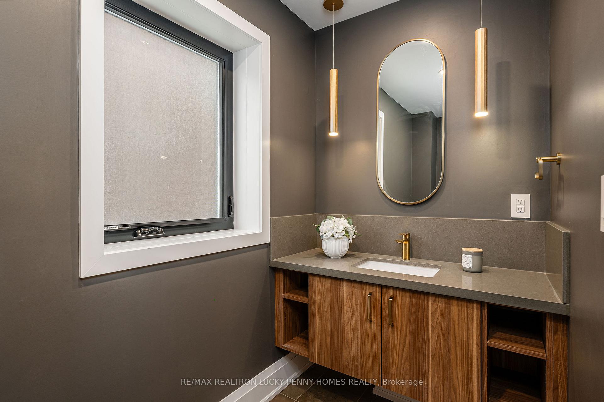 Photo 11 of 447 Soudan Avenue, Toronto, Mount Pleasant East — HOMEH