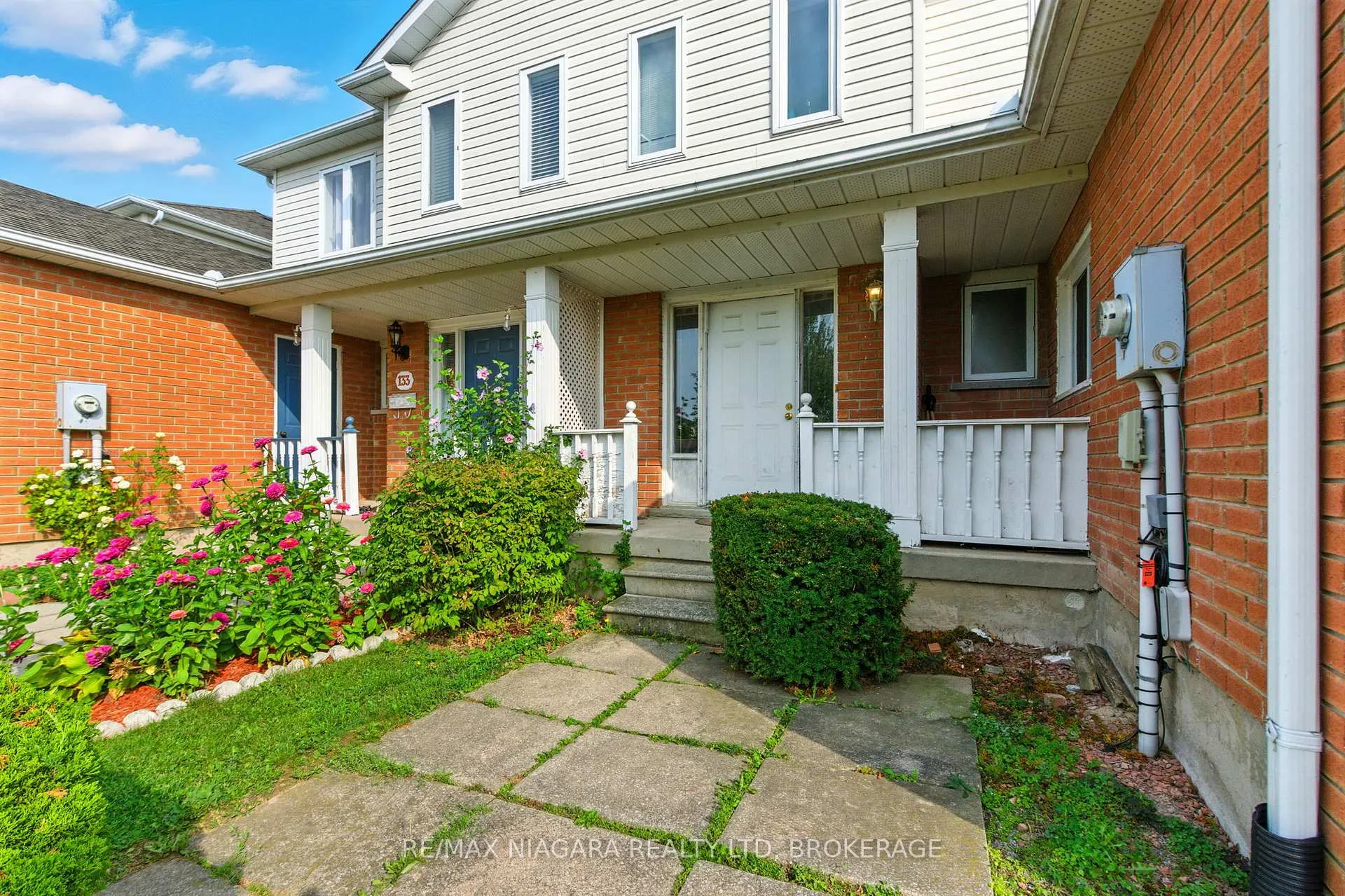 Photo 2 of 127 Devine Crescent, Thorold, Confederation Heights — HOMEH