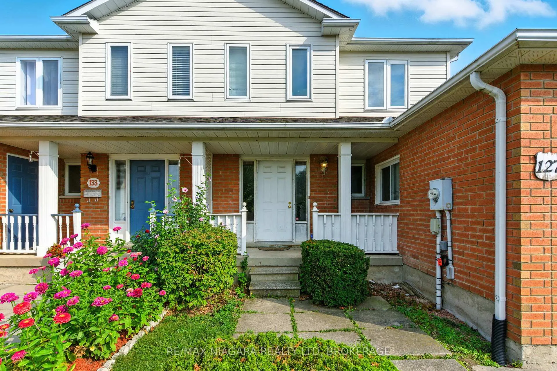 Photo 3 of 127 Devine Crescent, Thorold, Confederation Heights — HOMEH