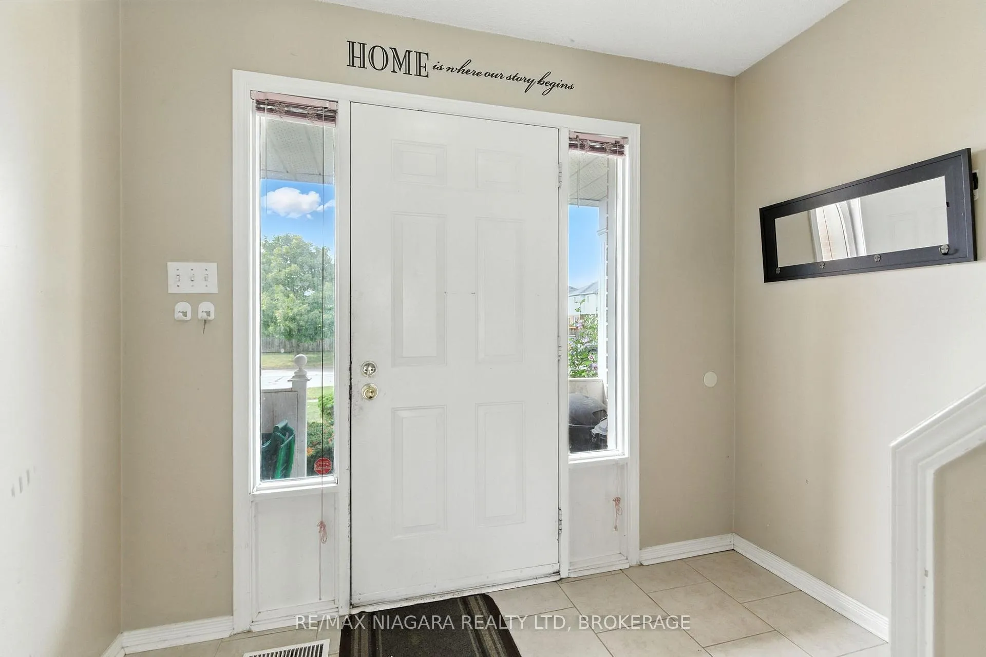 Photo 5 of 127 Devine Crescent, Thorold, Confederation Heights — HOMEH