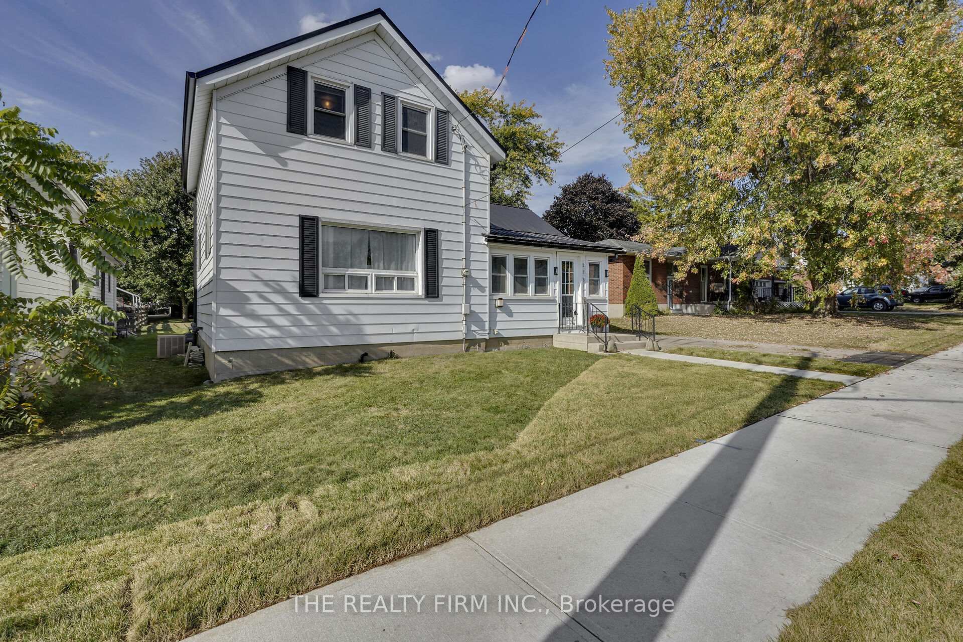 Photo 2 of 278 Upper Queen Avenue, Thames Centre, Thorndale — HOMEH