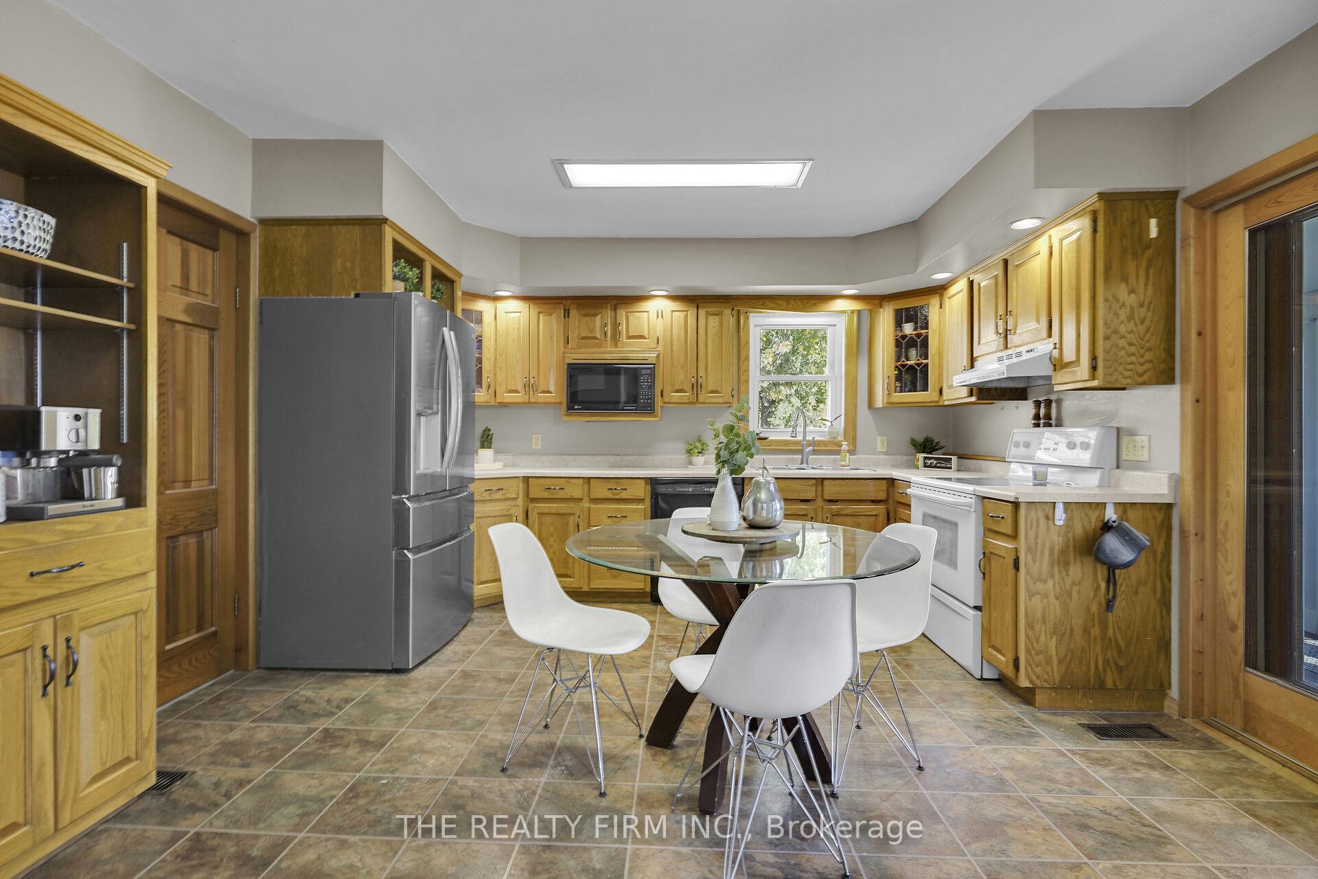 Photo 7 of 278 Upper Queen Avenue, Thames Centre, Thorndale — HOMEH