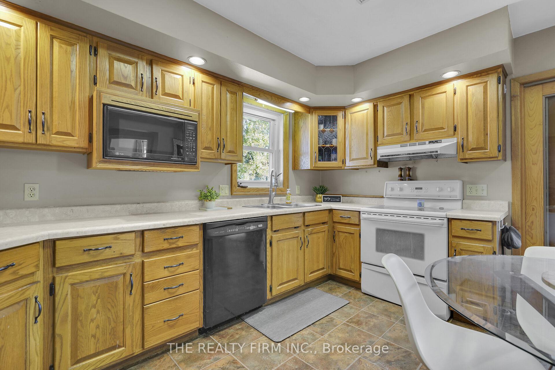 Photo 8 of 278 Upper Queen Avenue, Thames Centre, Thorndale — HOMEH