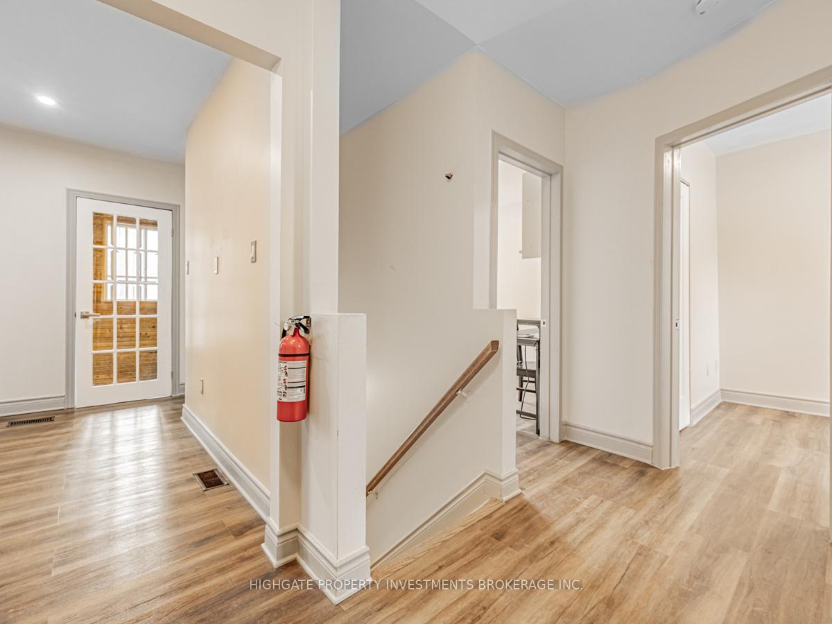 Photo 18 of Unit Upper, 6 Kew Beach Avenue, Toronto, The Beaches — HOMEH