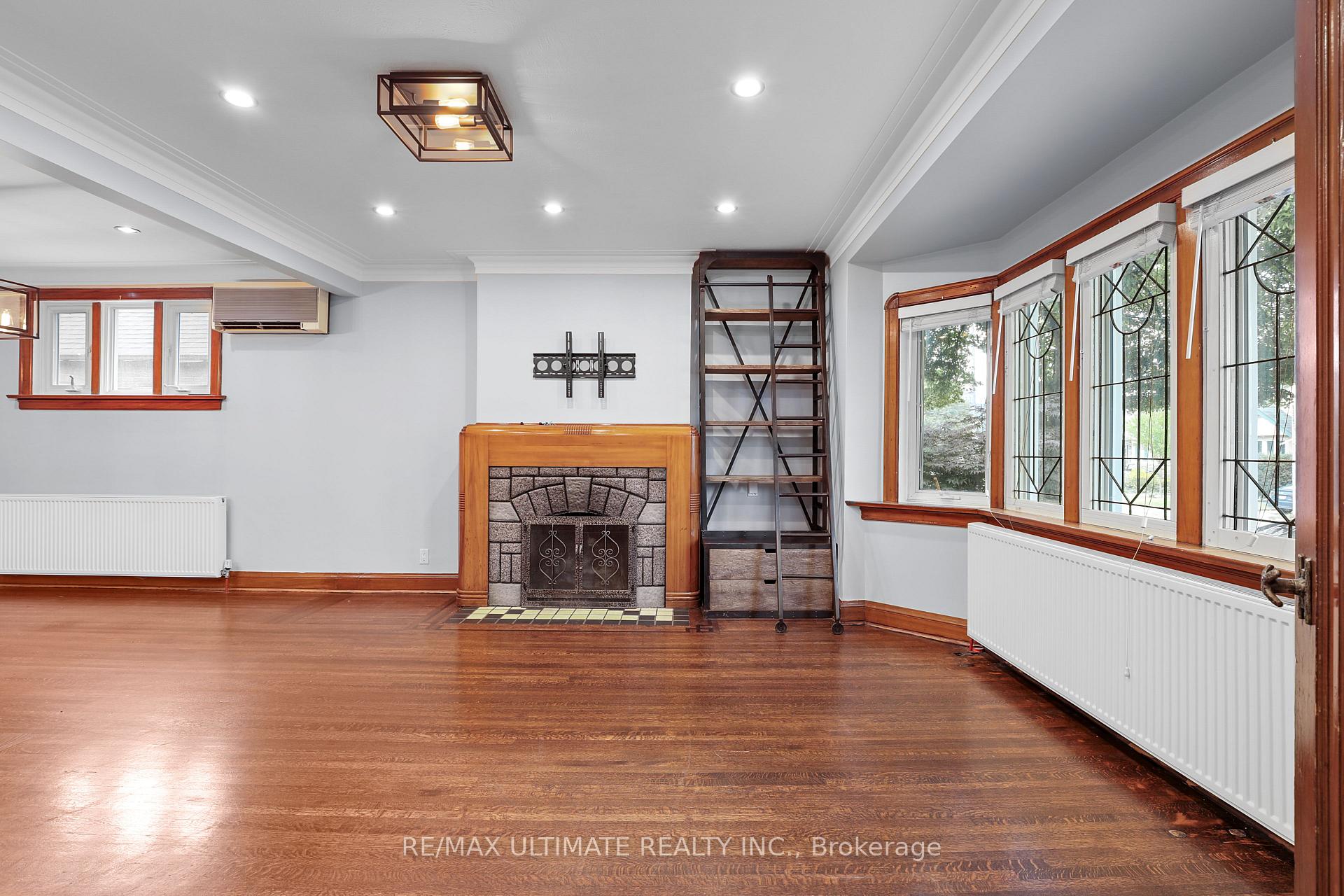 Photo 2 of 25 Fairside Avenue, Toronto, Danforth Village-East York — HOMEH