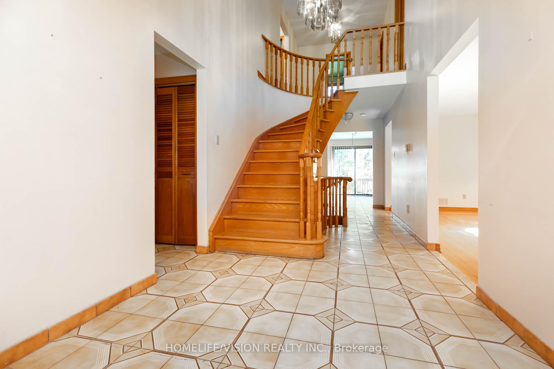 Photo 2 of 3 Kenfin Avenue, Scarborough, L'Amoreaux — HOMEH