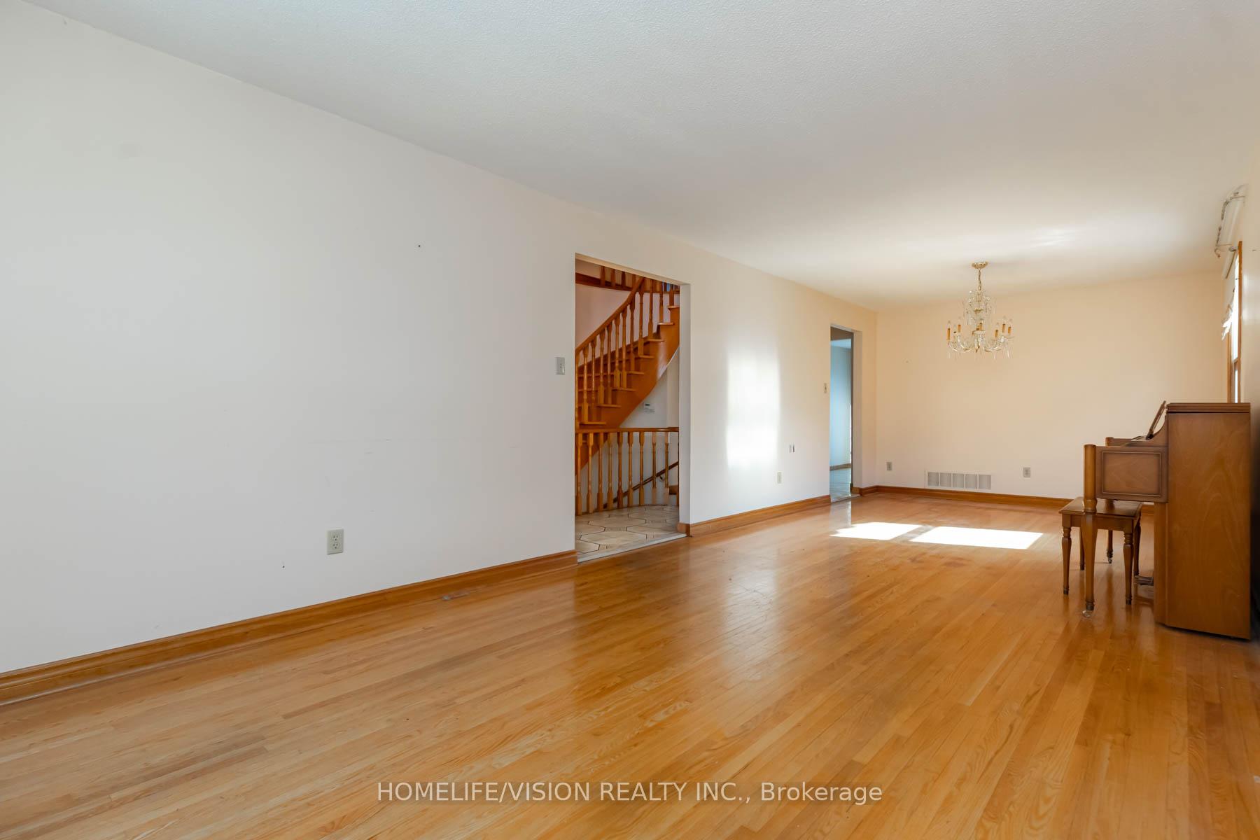 Photo 5 of 3 Kenfin Avenue, Scarborough, L'Amoreaux — HOMEH