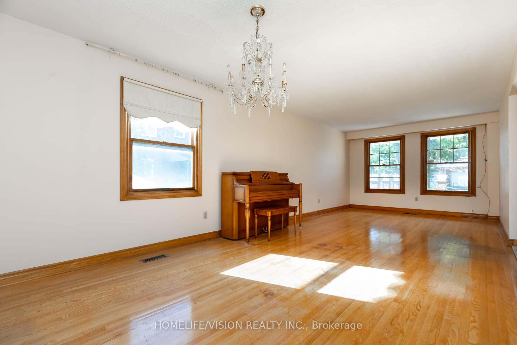 Photo 6 of 3 Kenfin Avenue, Scarborough, L'Amoreaux — HOMEH