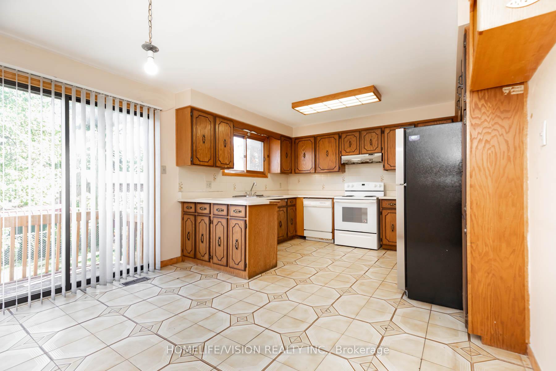 Photo 13 of 3 Kenfin Avenue, Scarborough, L'Amoreaux — HOMEH