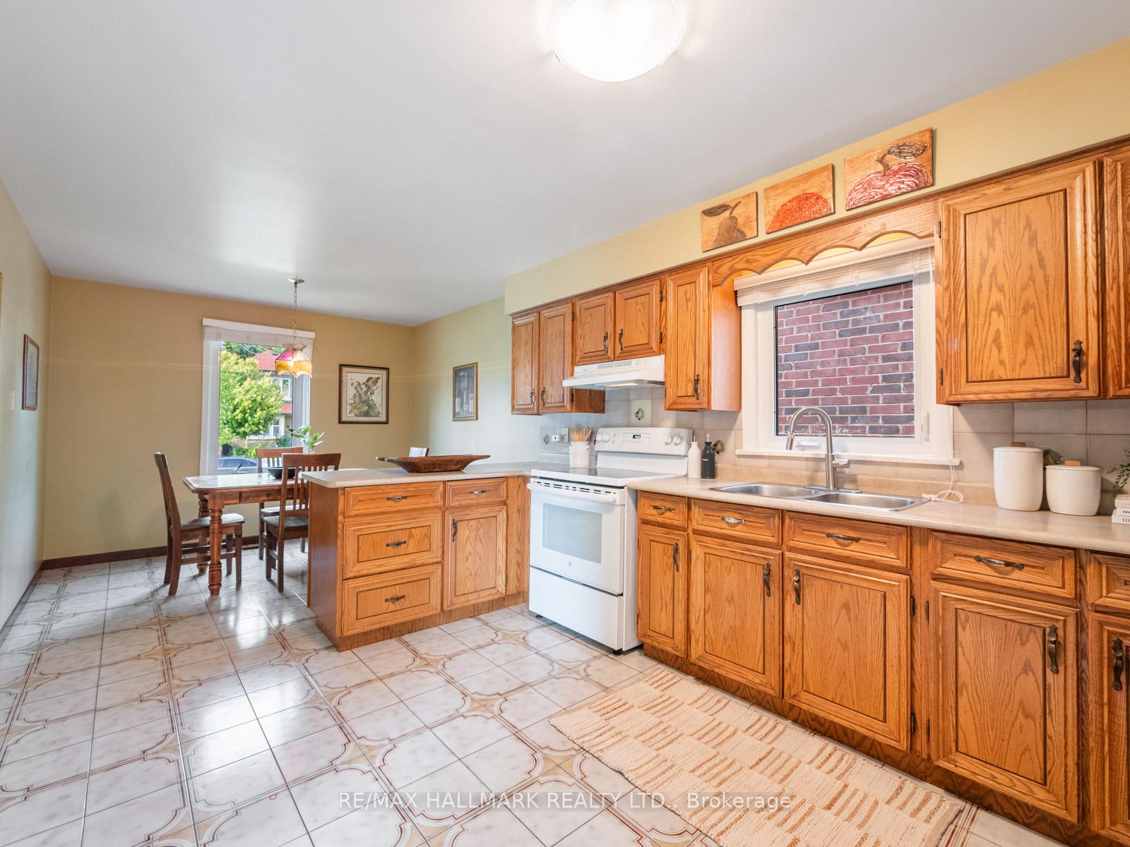 Photo 10 of 139 Floyd Avenue, Toronto, Broadview North — HOMEH