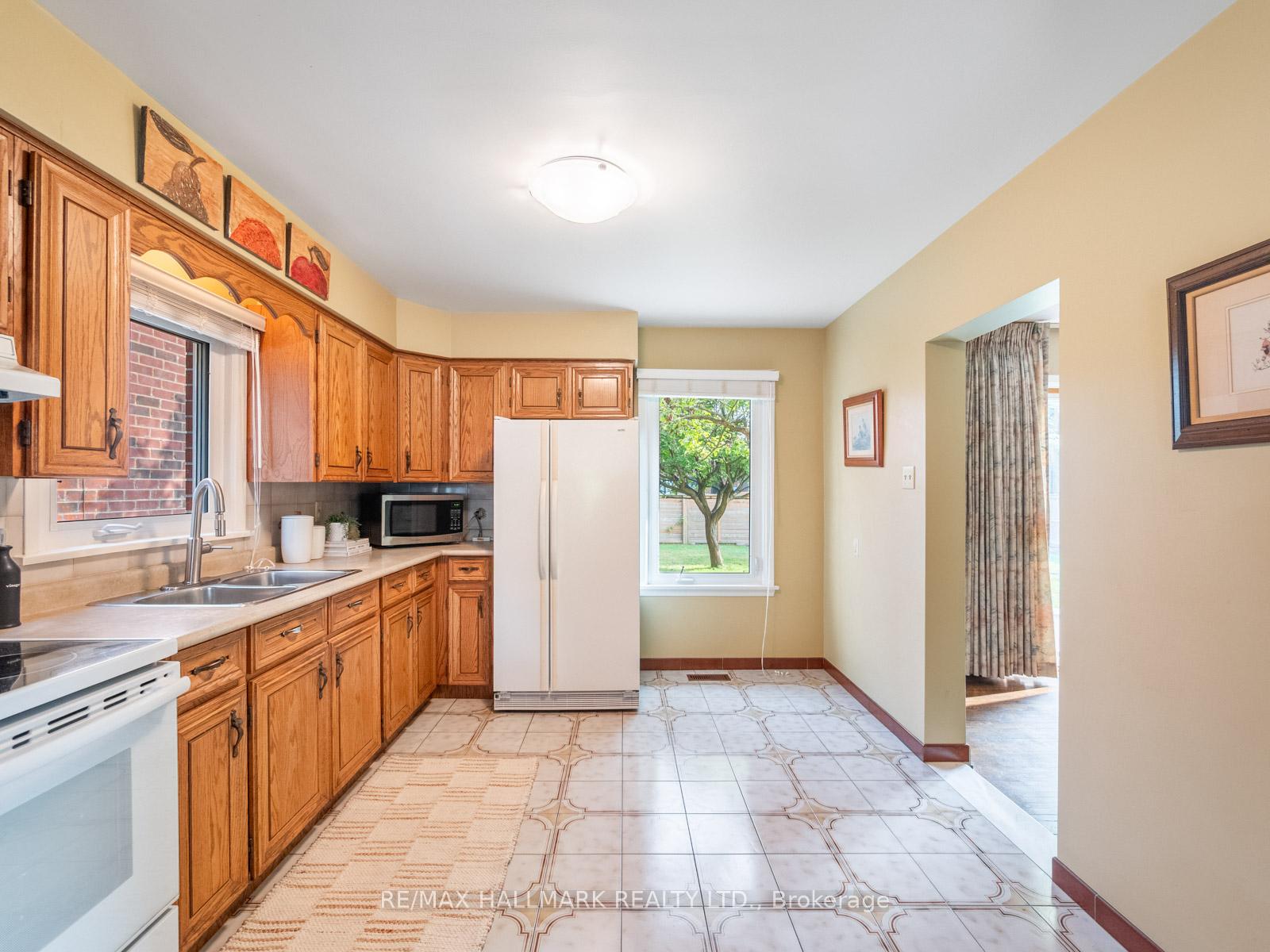 Photo 14 of 139 Floyd Avenue, Toronto, Broadview North — HOMEH