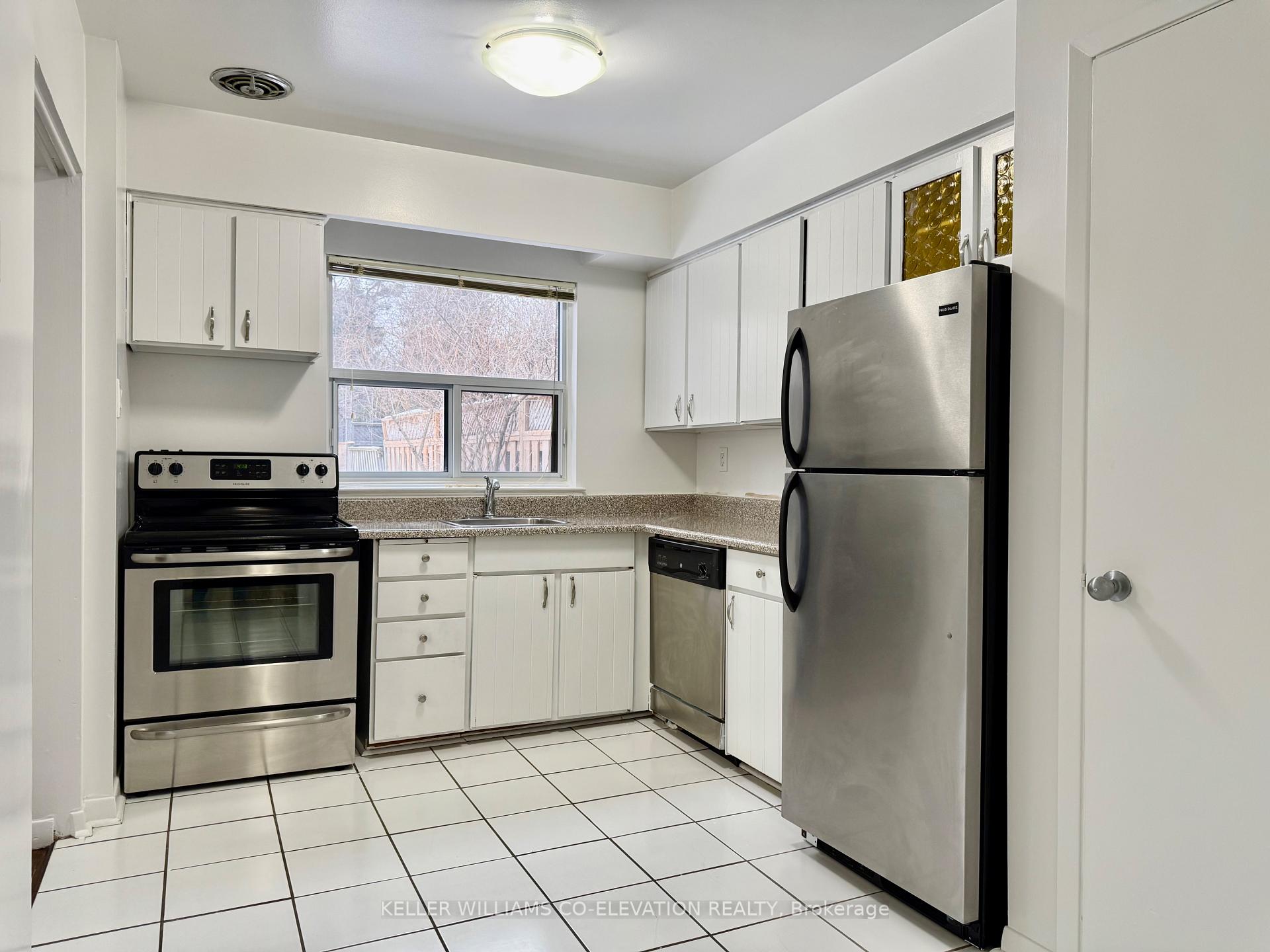 Photo 5 of 236 Balliol Street, Toronto, Mount Pleasant West — HOMEH