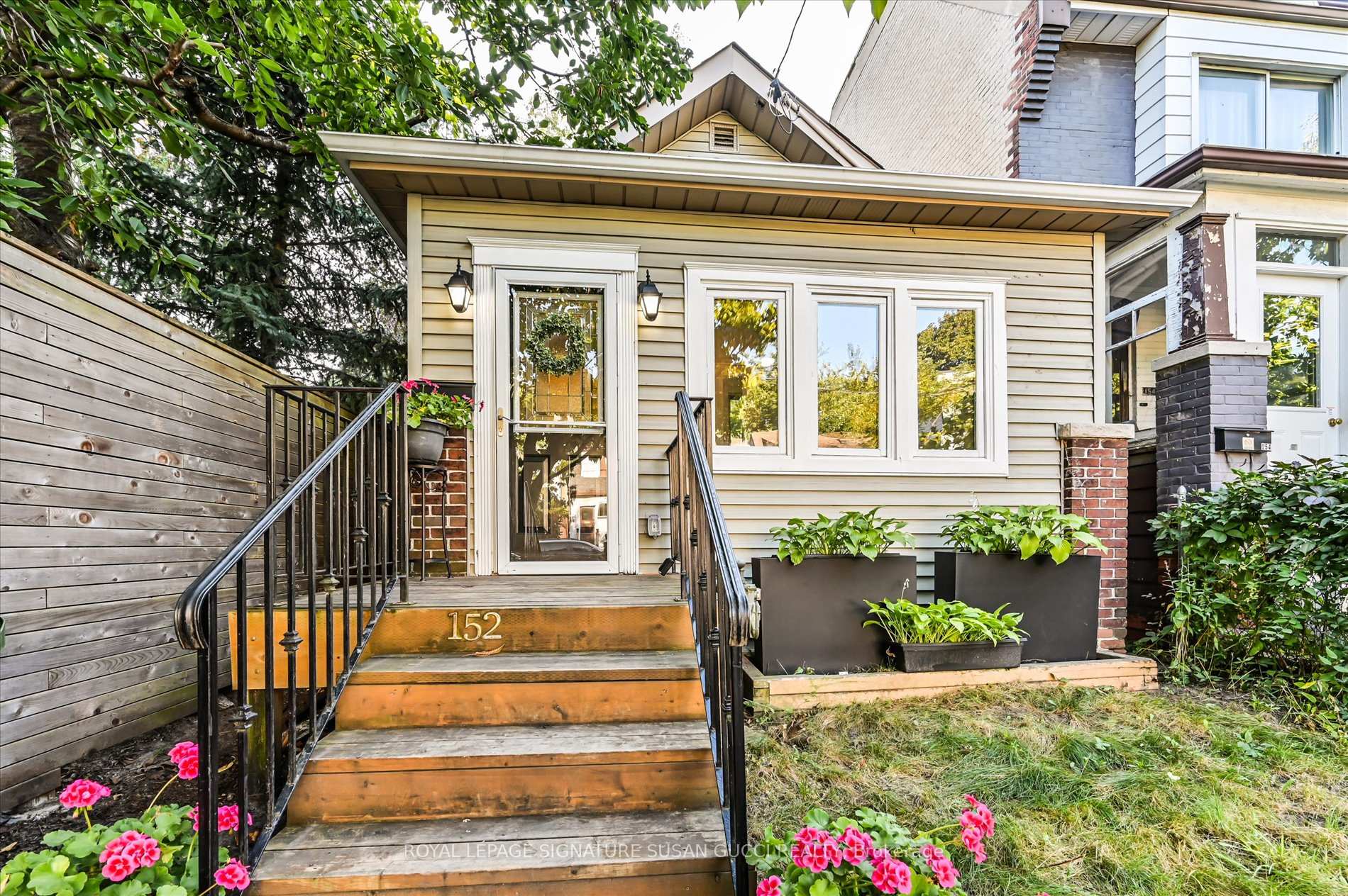 Photo 2 of 152 Drayton Avenue, Toronto, Woodbine Corridor — HOMEH