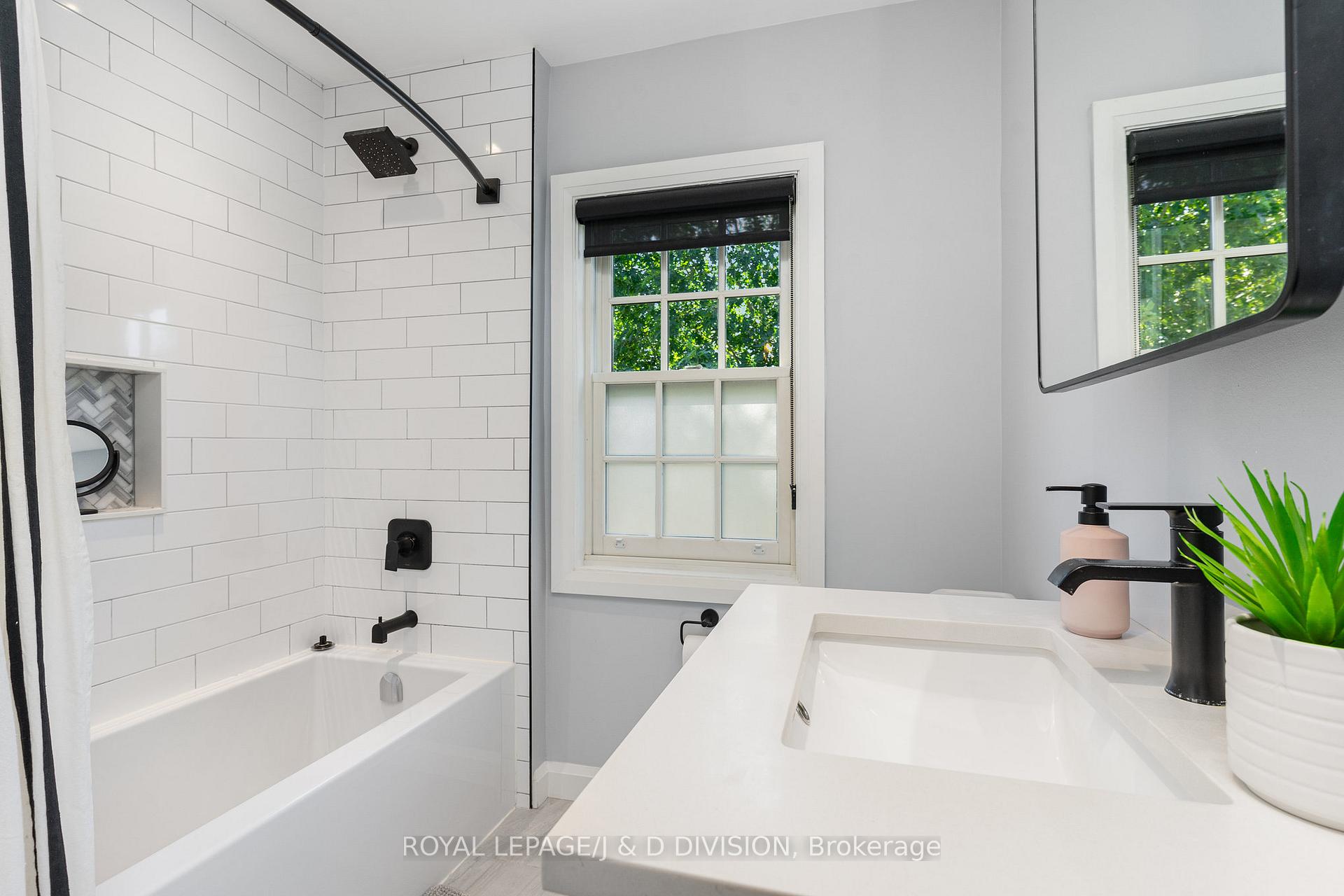 Photo 18 of 57 Belgrave Avenue, Toronto, Bedford Park-Nortown — HOMEH