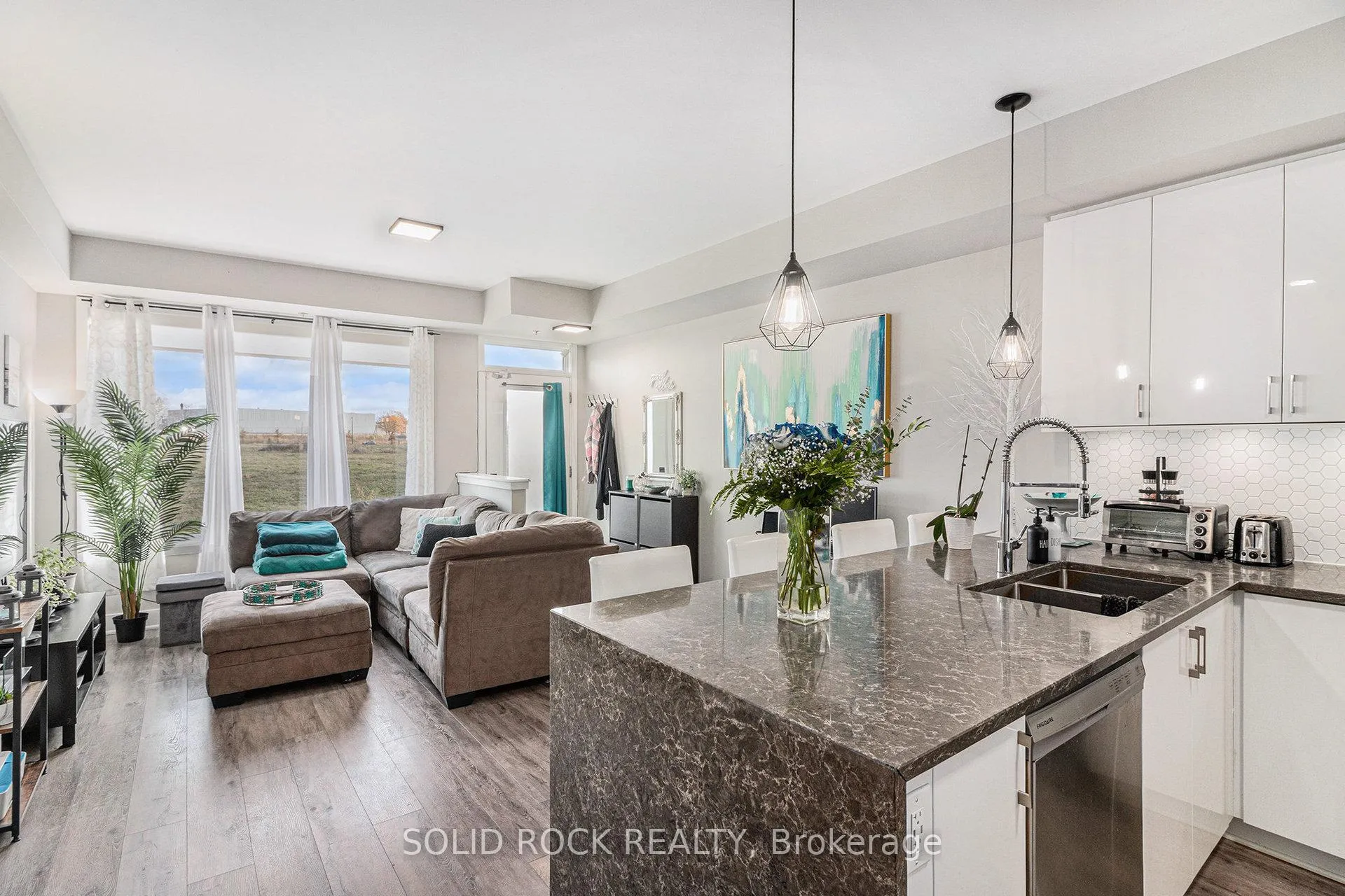 Photo 3 of 505 Ozawa Private, Ottawa, CFB Rockcliffe and Area — HOMEH
