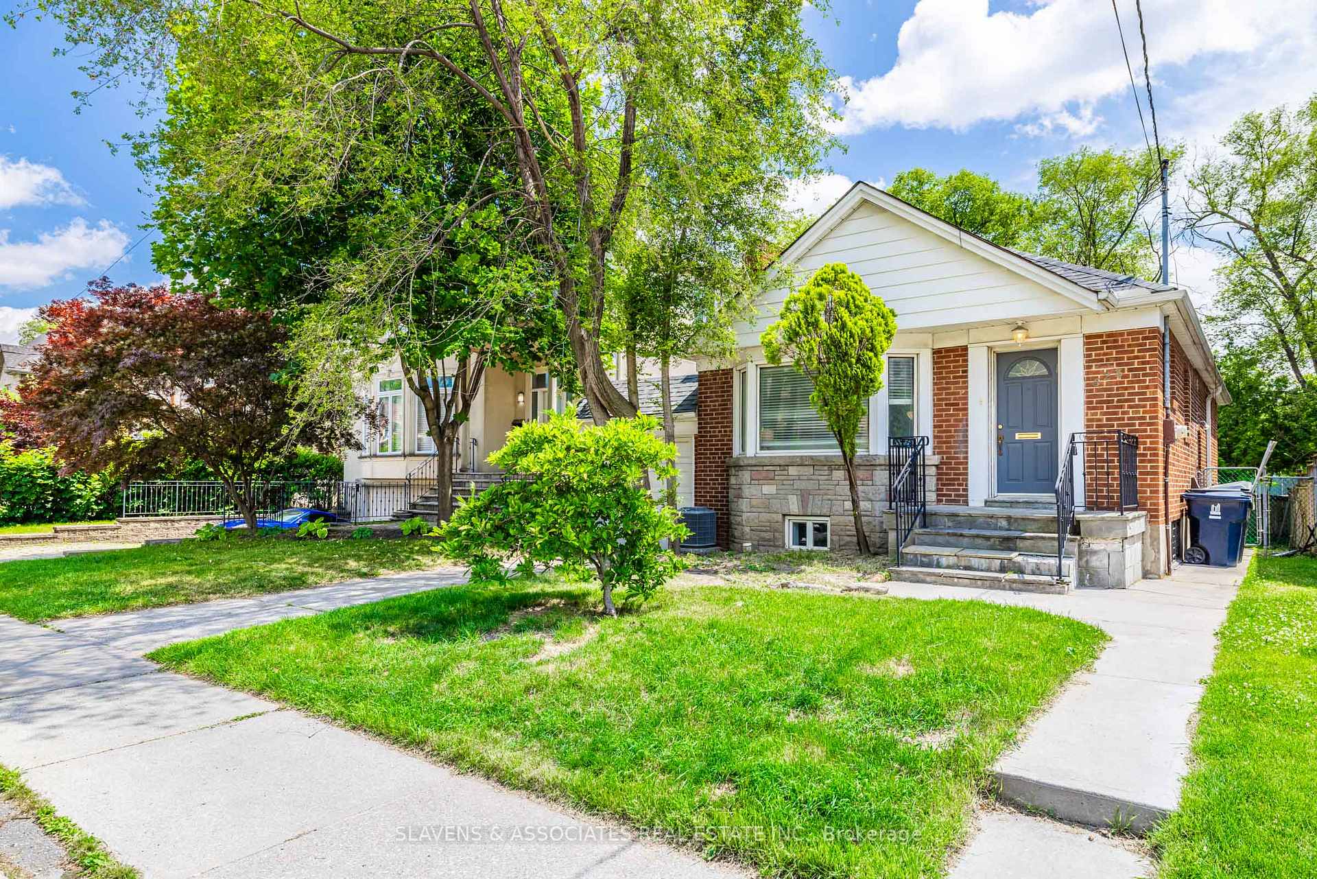 Photo 2 of 523 Glengarry Avenue, Toronto, Bedford Park-Nortown — HOMEH