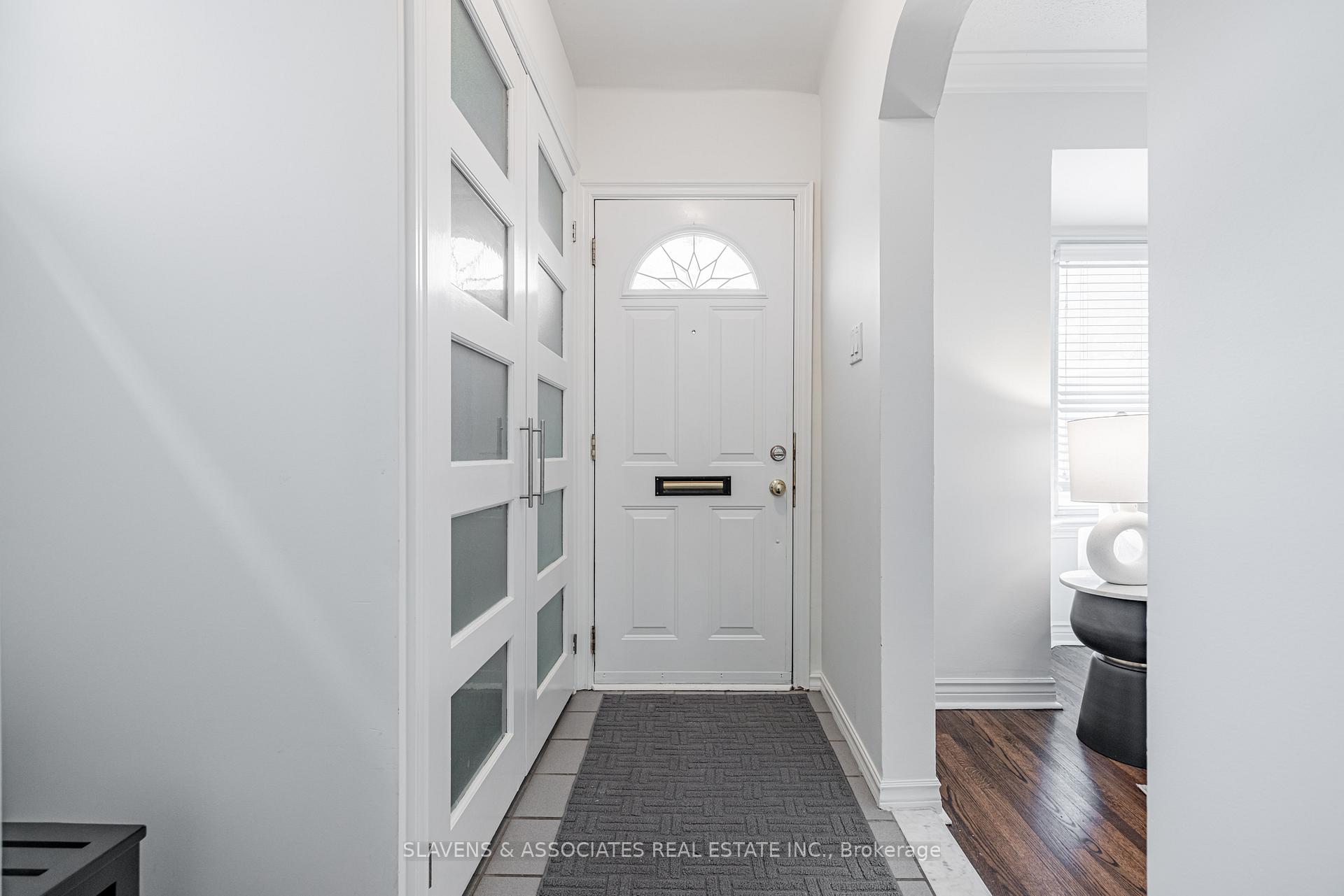 Photo 4 of 523 Glengarry Avenue, Toronto, Bedford Park-Nortown — HOMEH