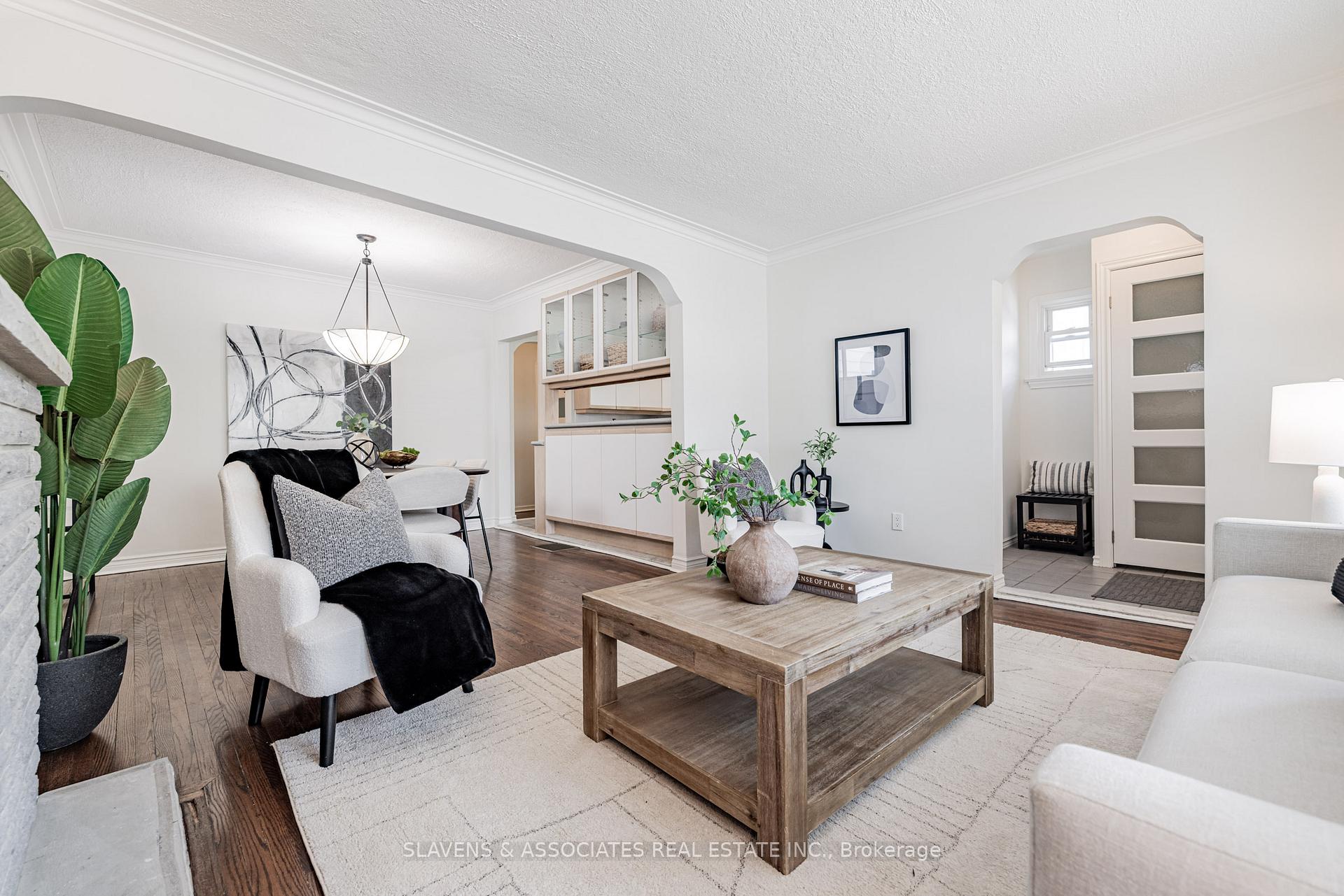 Photo 8 of 523 Glengarry Avenue, Toronto, Bedford Park-Nortown — HOMEH