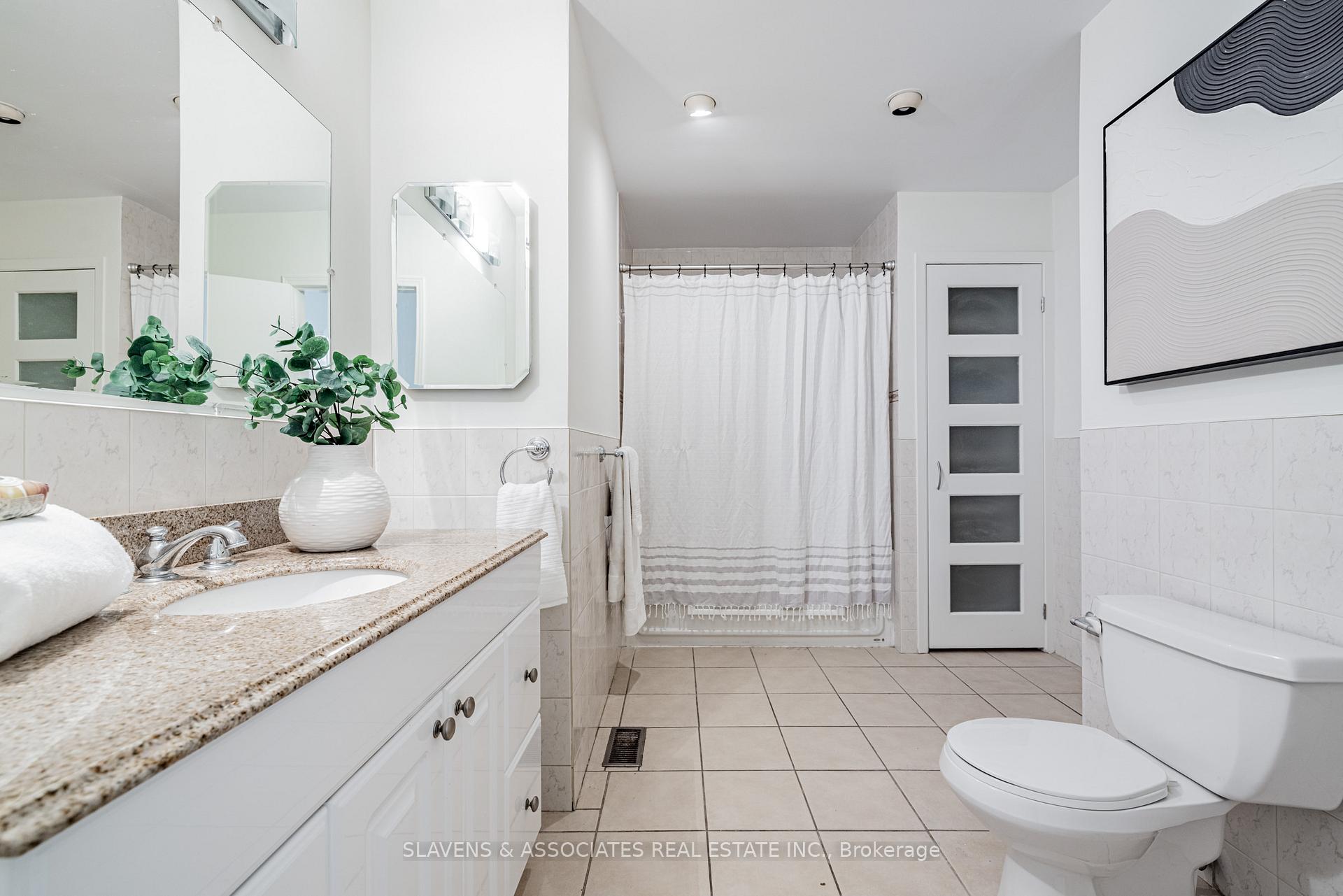 Photo 15 of 523 Glengarry Avenue, Toronto, Bedford Park-Nortown — HOMEH