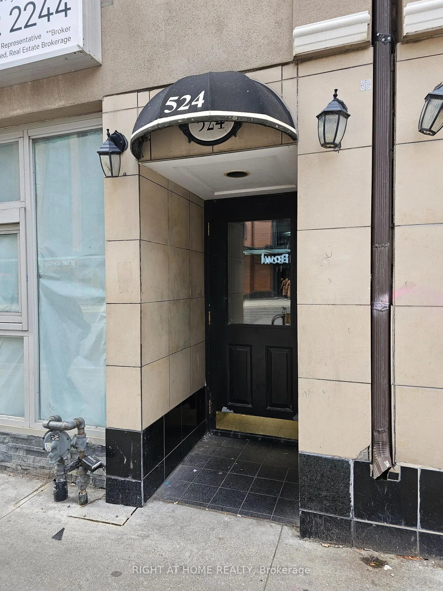Front of Unit 204, 524 Yonge Street