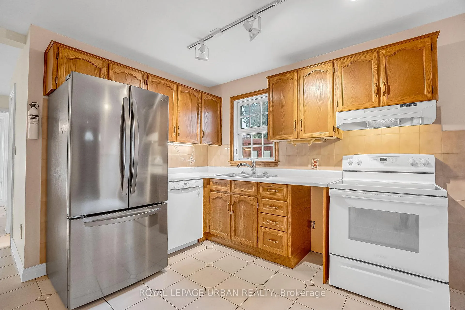 Photo 14 of 55 Merritt Road, Toronto, O'Connor-Parkview — HOMEH