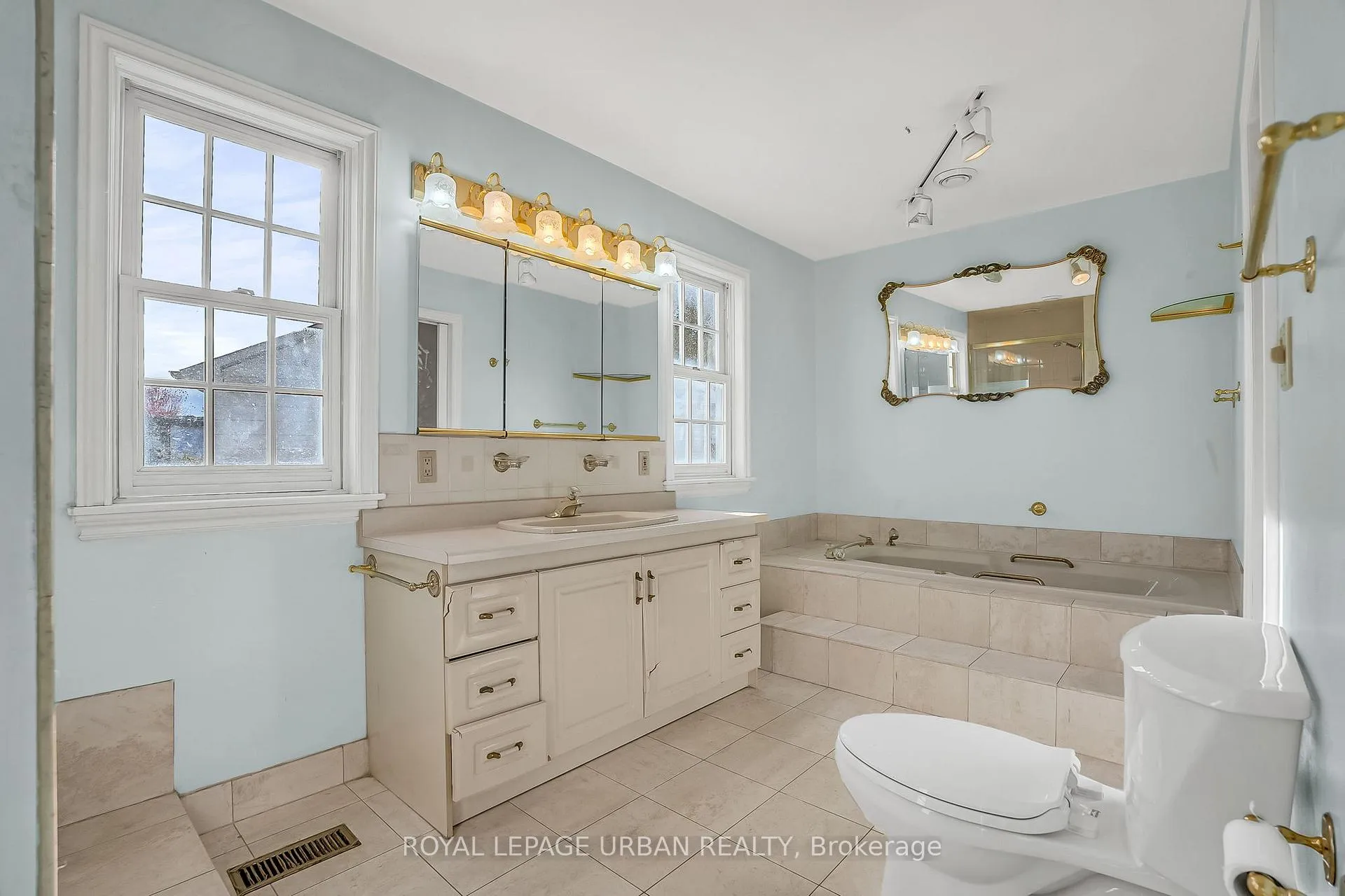 Photo 37 of 55 Merritt Road, Toronto, O'Connor-Parkview — HOMEH