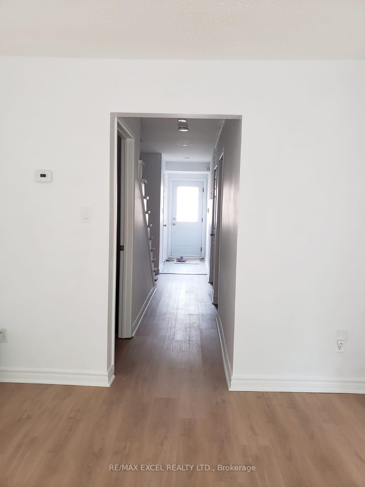 Photo 11 of 7 La Peer Boulevard, Scarborough, L'Amoreaux — HOMEH
