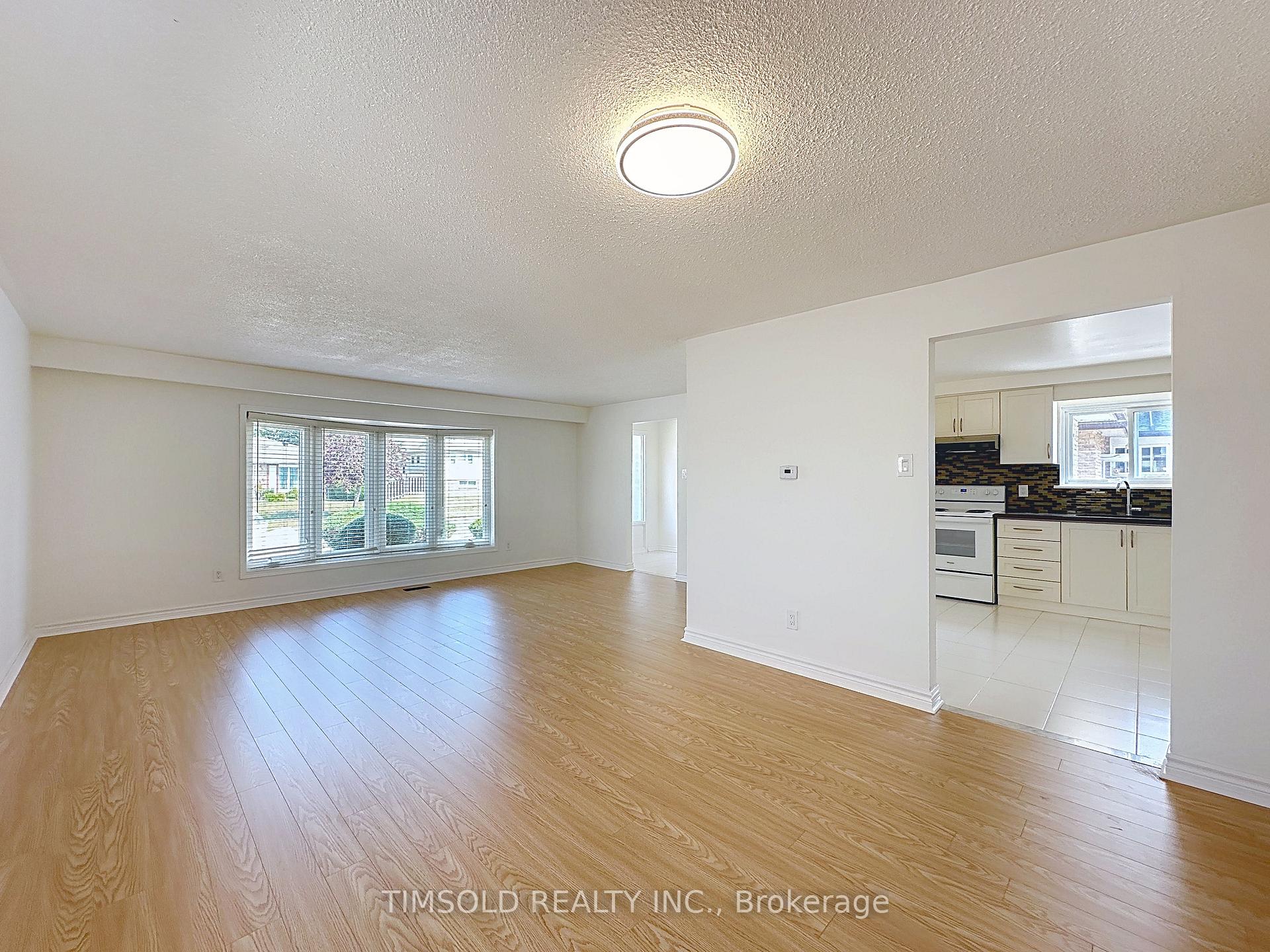 Photo 11 of 6 Lofthouse Square, Scarborough, L'Amoreaux — HOMEH