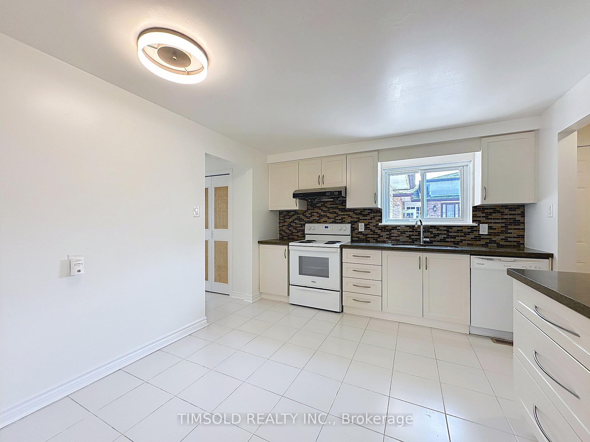 Photo 12 of 6 Lofthouse Square, Scarborough, L'Amoreaux — HOMEH