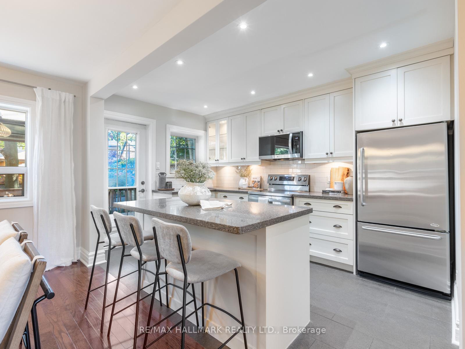 Photo 10 of 215 Golfview Avenue, Toronto, East End-Danforth — HOMEH