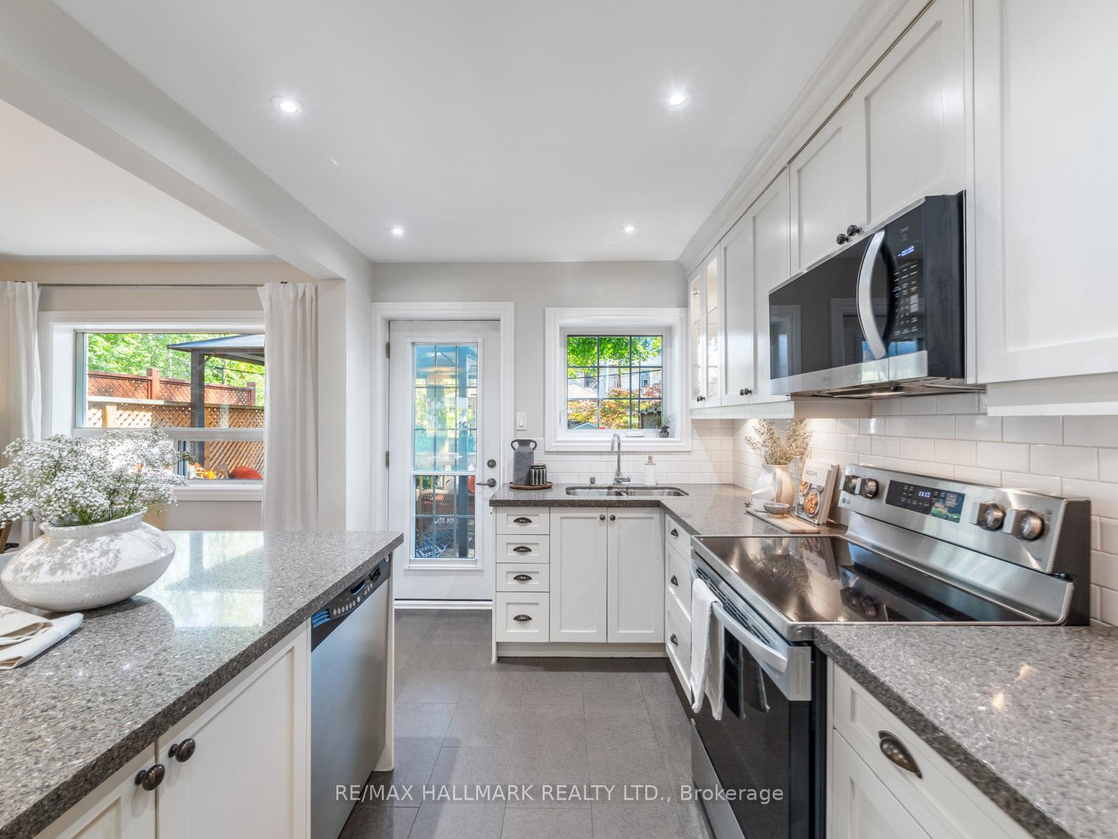 Photo 12 of 215 Golfview Avenue, Toronto, East End-Danforth — HOMEH