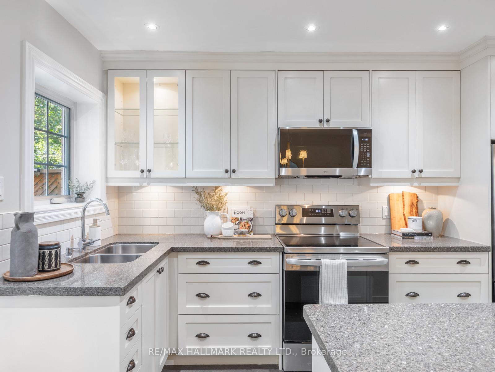 Photo 13 of 215 Golfview Avenue, Toronto, East End-Danforth — HOMEH
